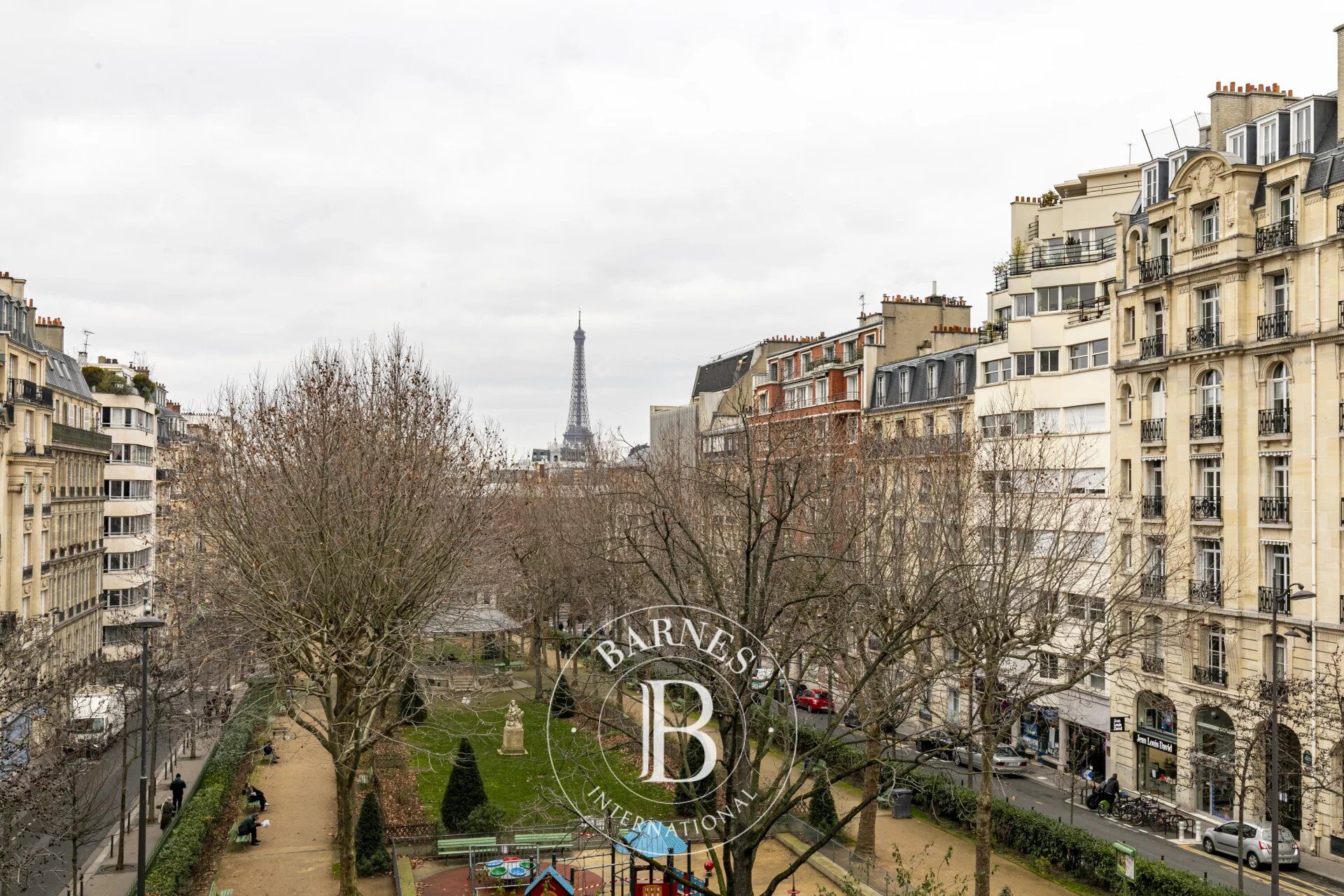 PARIS 15 - VAUGIRARD- 3 CHAMBRES - BALCONS - VUE TOUR EIFFEL - picture 1