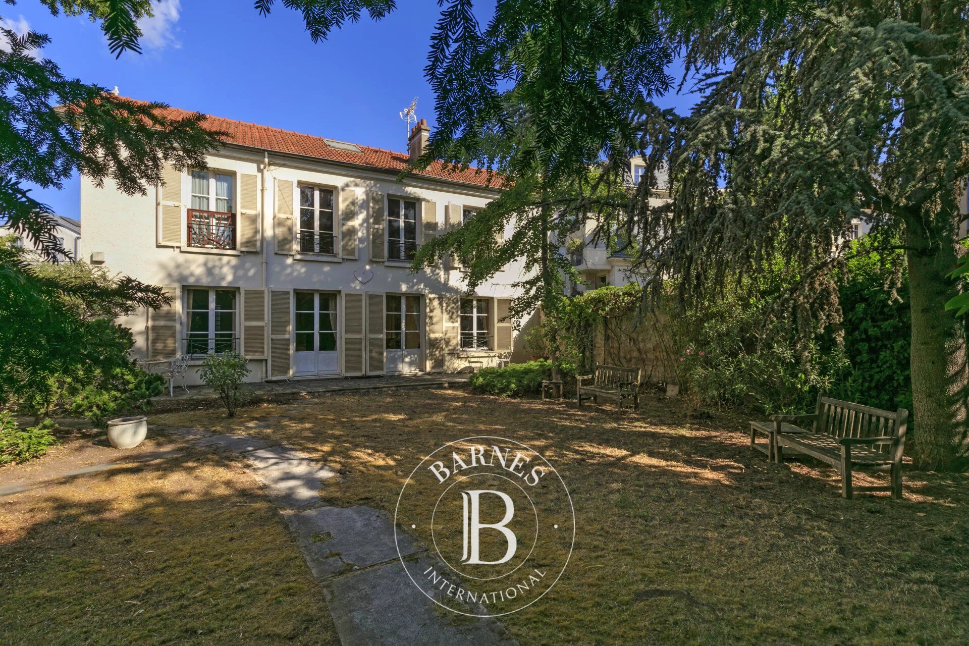 LA GARENNE COLOMBES PERIOD HOUSE WITH GARDEN - picture 1