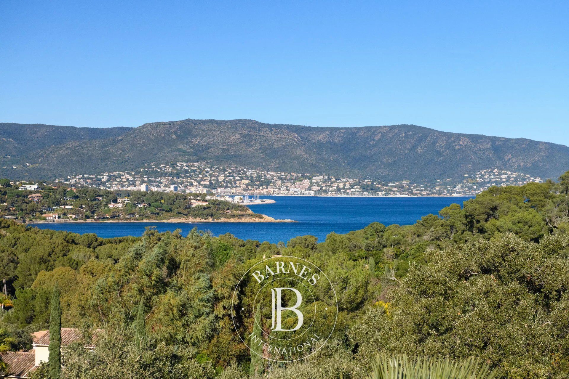 Co-Exclusive Listing – Cap Bénat – Seaview – 7 Bedrooms – Swimming Pool - picture 2