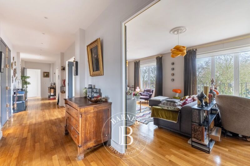 Versailles Rive Droite / Montreuil - Refurbished apartment - 150m² (1,615 sq ft) - 4 bedrooms, 6 bedrooms possible - Concierge - Lift - 1 cellar unit - Parking space