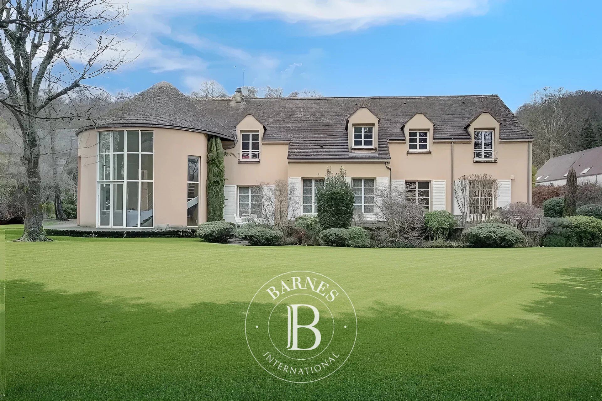 House Jouy-en-Josas - picture 1