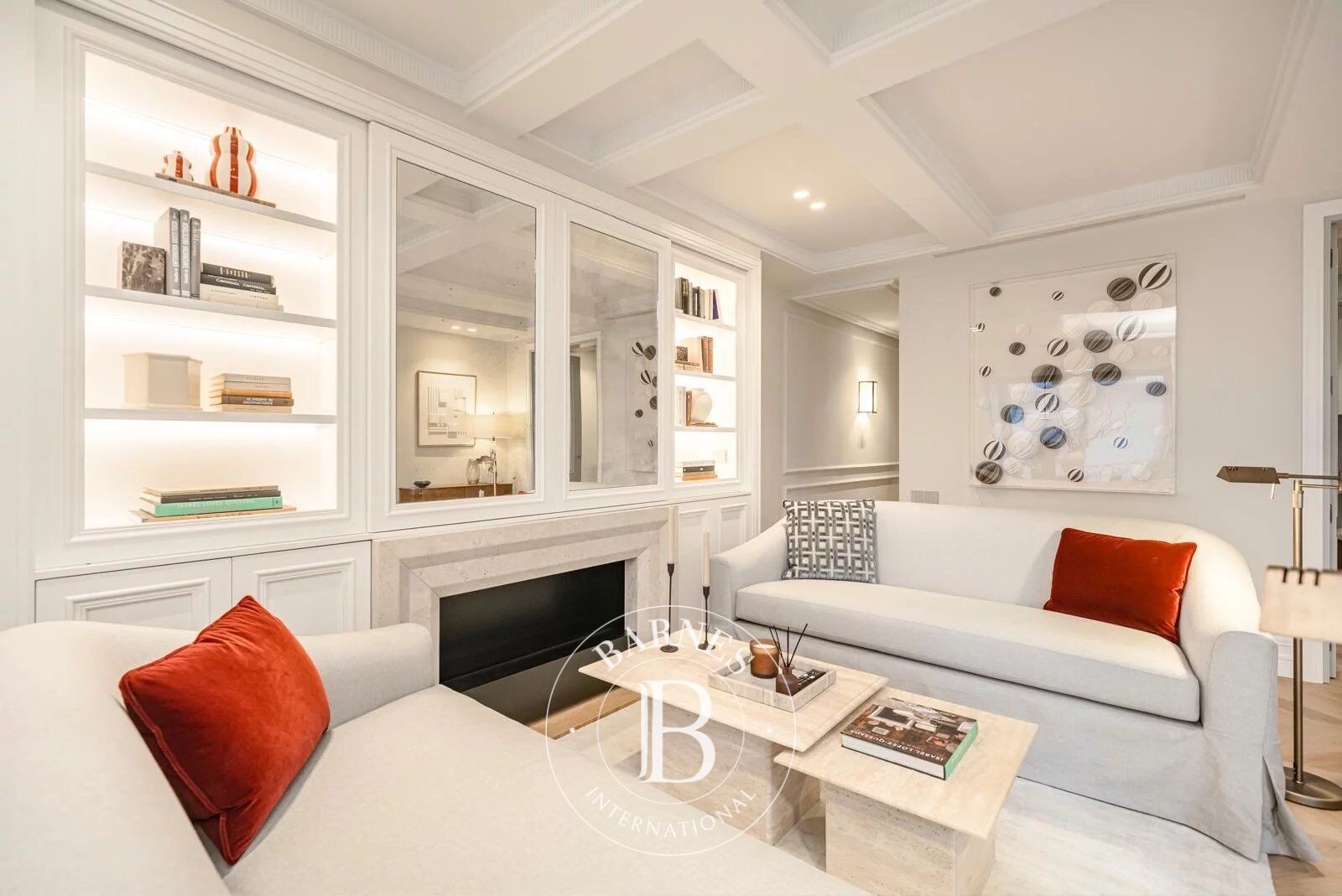 Penthouse rénové avec terrasse dans un immeuble classique – Goya - picture 1