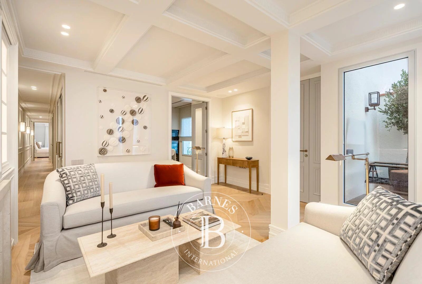 Penthouse rénové avec terrasse dans un immeuble classique – Goya - picture 3