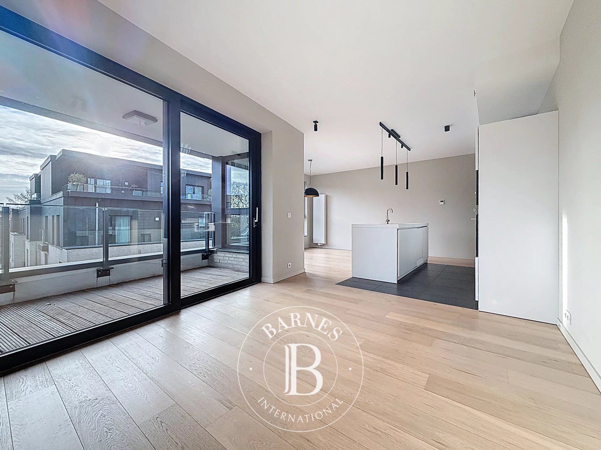 Magnificent 3-bedroom apartment with terrace - picture 1