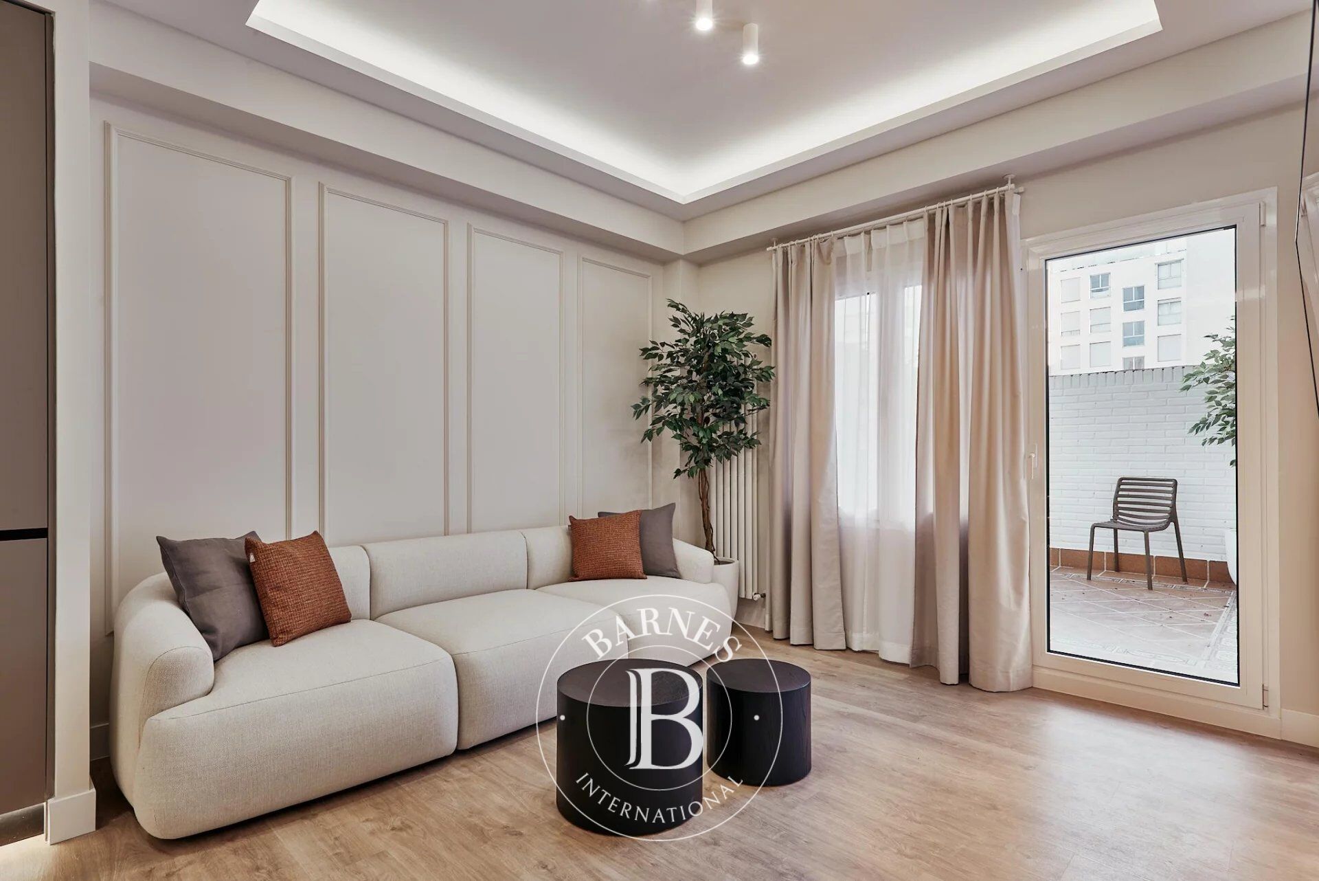 Piso reformado con terraza en Ibiza–Retiro - picture 1