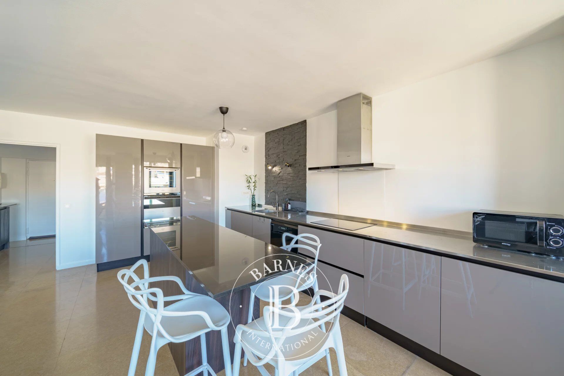 Location meublée - Le Grand Pavois - Appartement 91m² - 3 chambres - Cave - picture 3