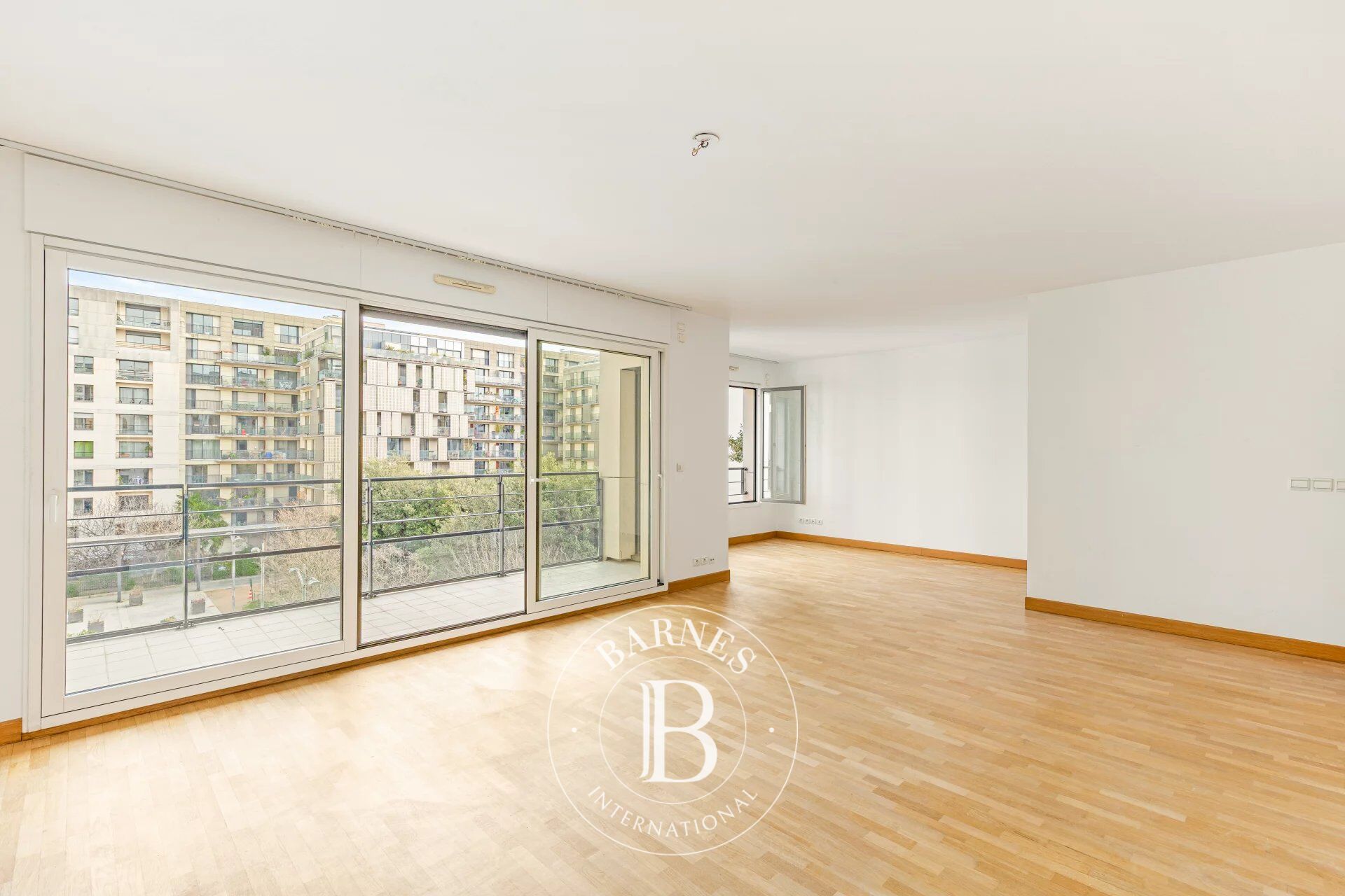 EXCLUSIVITÉ - PARIS 15 - DUPLEIX / CHAMP DE MARS - 3 CHAMBRES - TERRASSES - picture 2