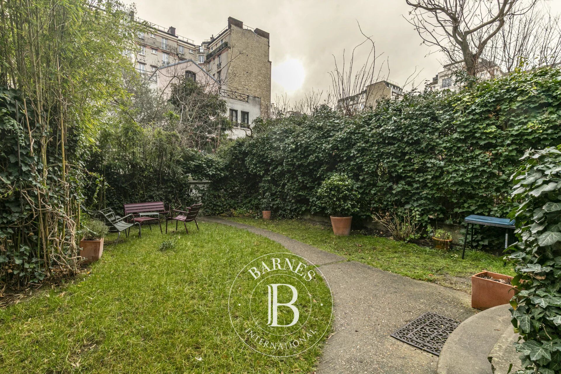 PARIS 15 –Convention Dombasle – Maison de charme avec grand  jardin - 4 chambres - picture 2