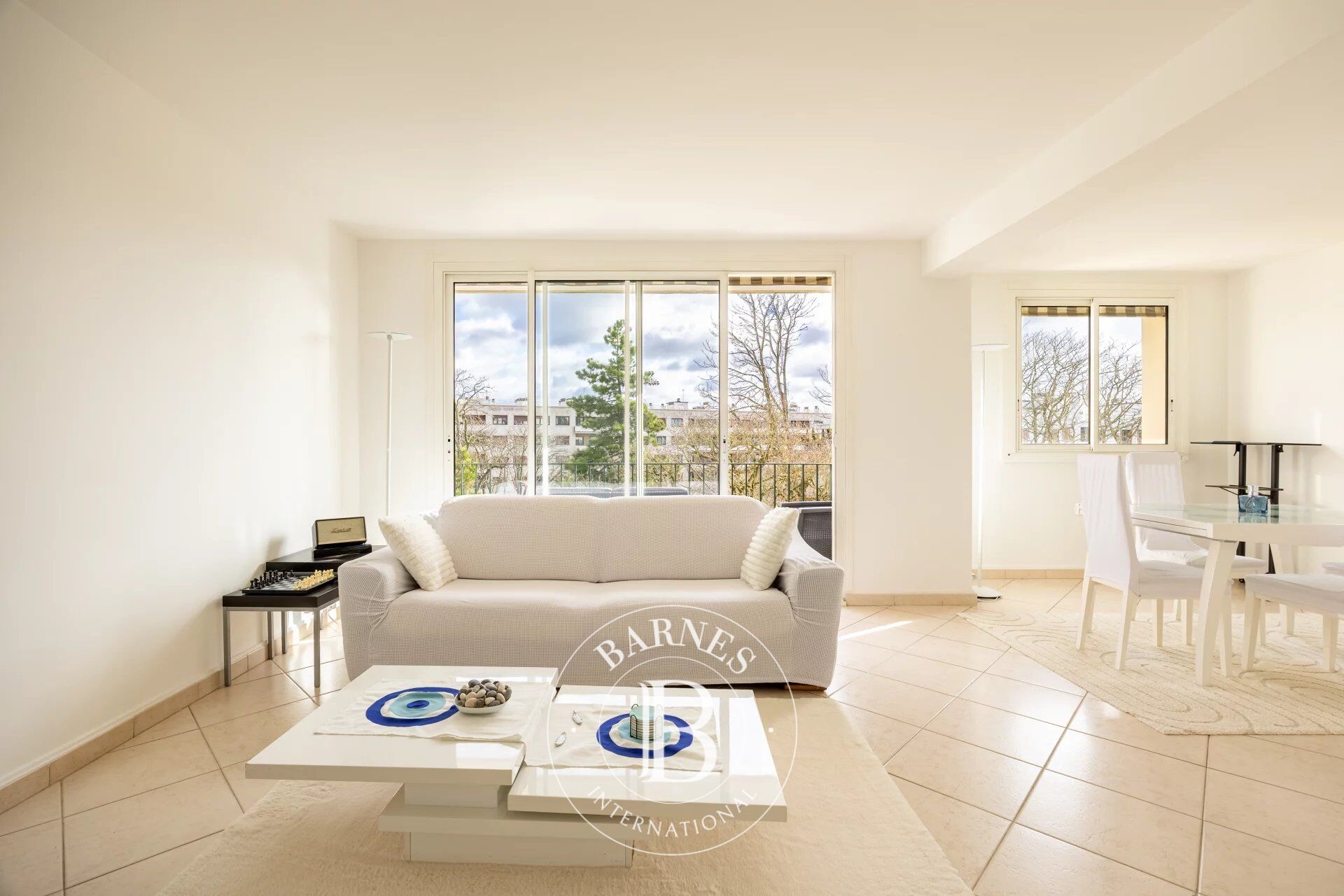 Saint-Cloud / Val d'Or - Appartement 3 chambres en étage élevé - picture 1