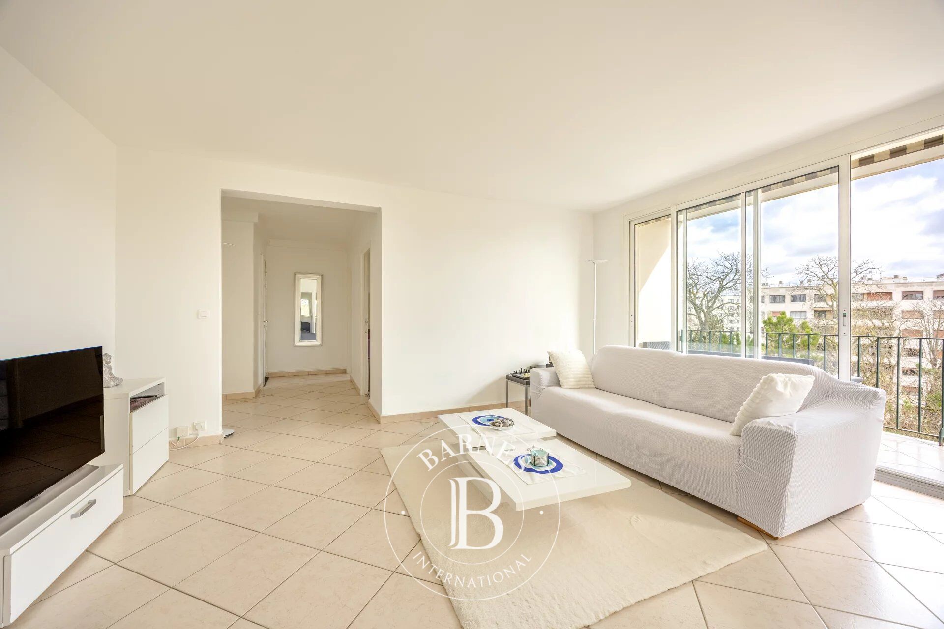 Saint-Cloud / Val d'Or - Appartement 3 chambres en étage élevé - picture 3