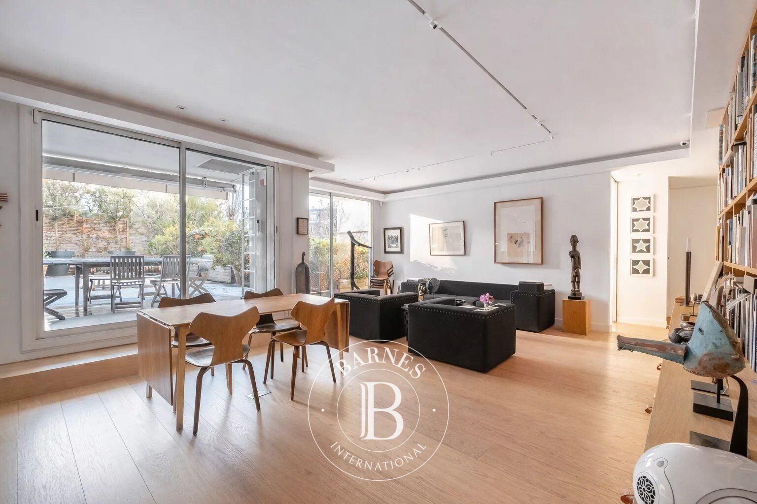 Exclusive - Paris 7 - Saints-Pères - Exceptional terrace on the ground floor - picture 3