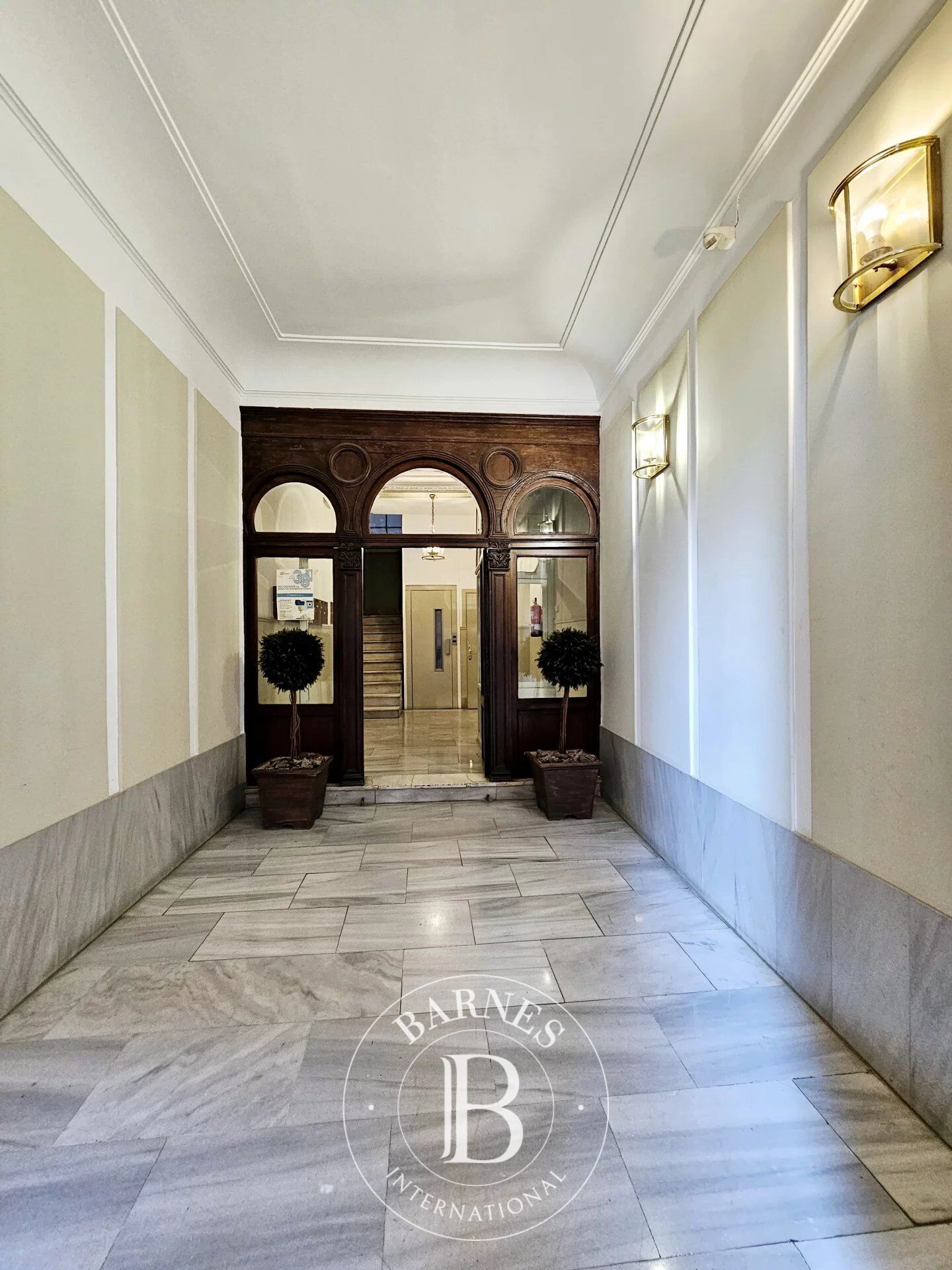 Six espaces privés, une façon équilibrée de vivre au cœur de Madrid - picture 2