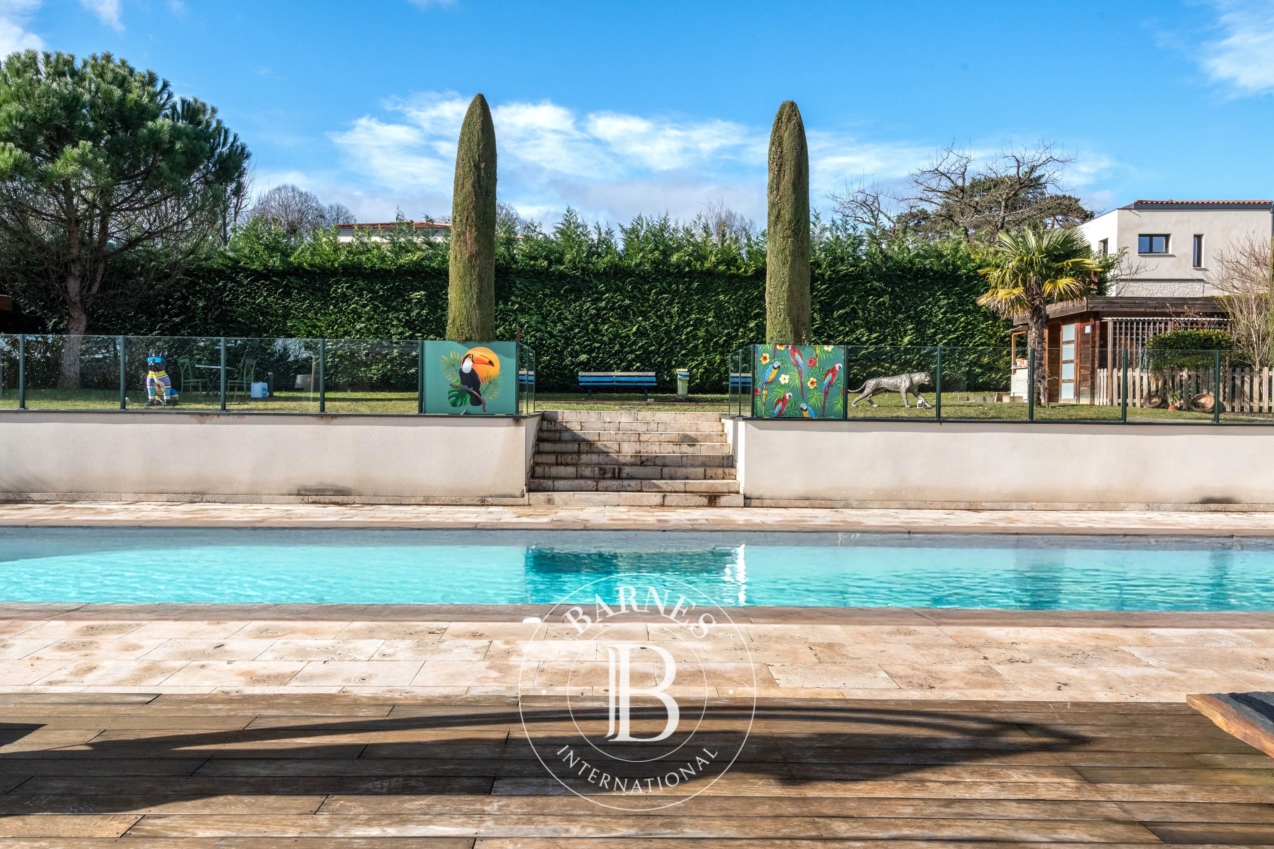 Finca Saint-Cyr-au-Mont-d'Or - picture 1