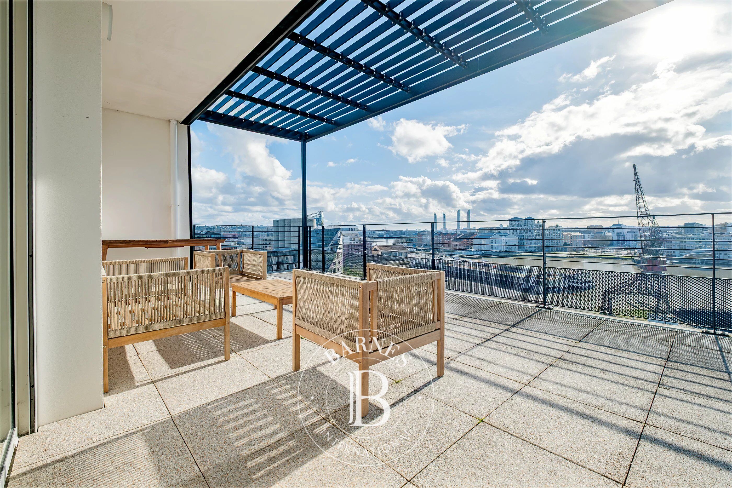 Exclusive – Bordeaux – 108 sqm Penthouse – Elevator – Terrace – Parking - picture 1