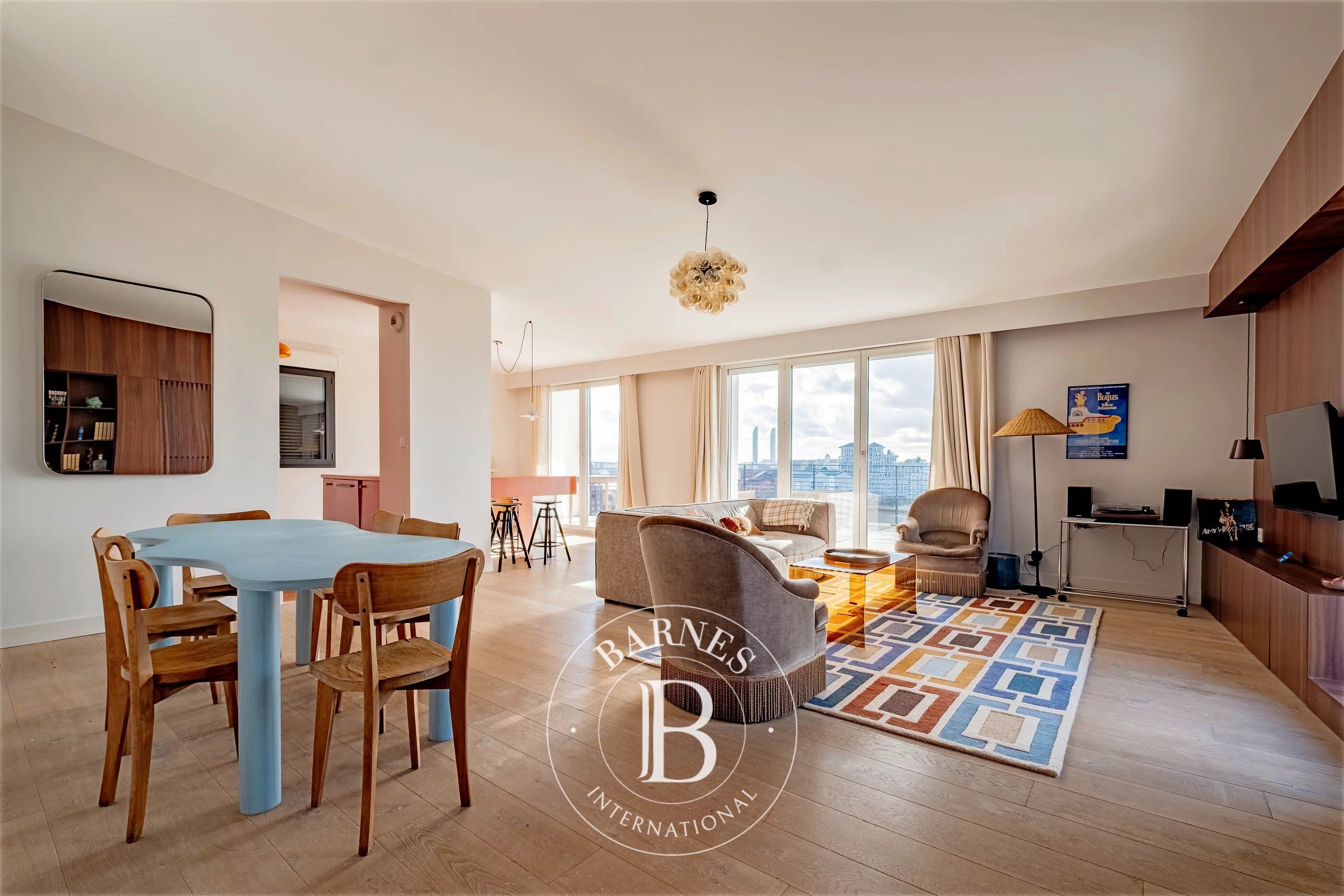 Exclusive – Bordeaux – 108 sqm Penthouse – Elevator – Terrace – Parking - picture 2