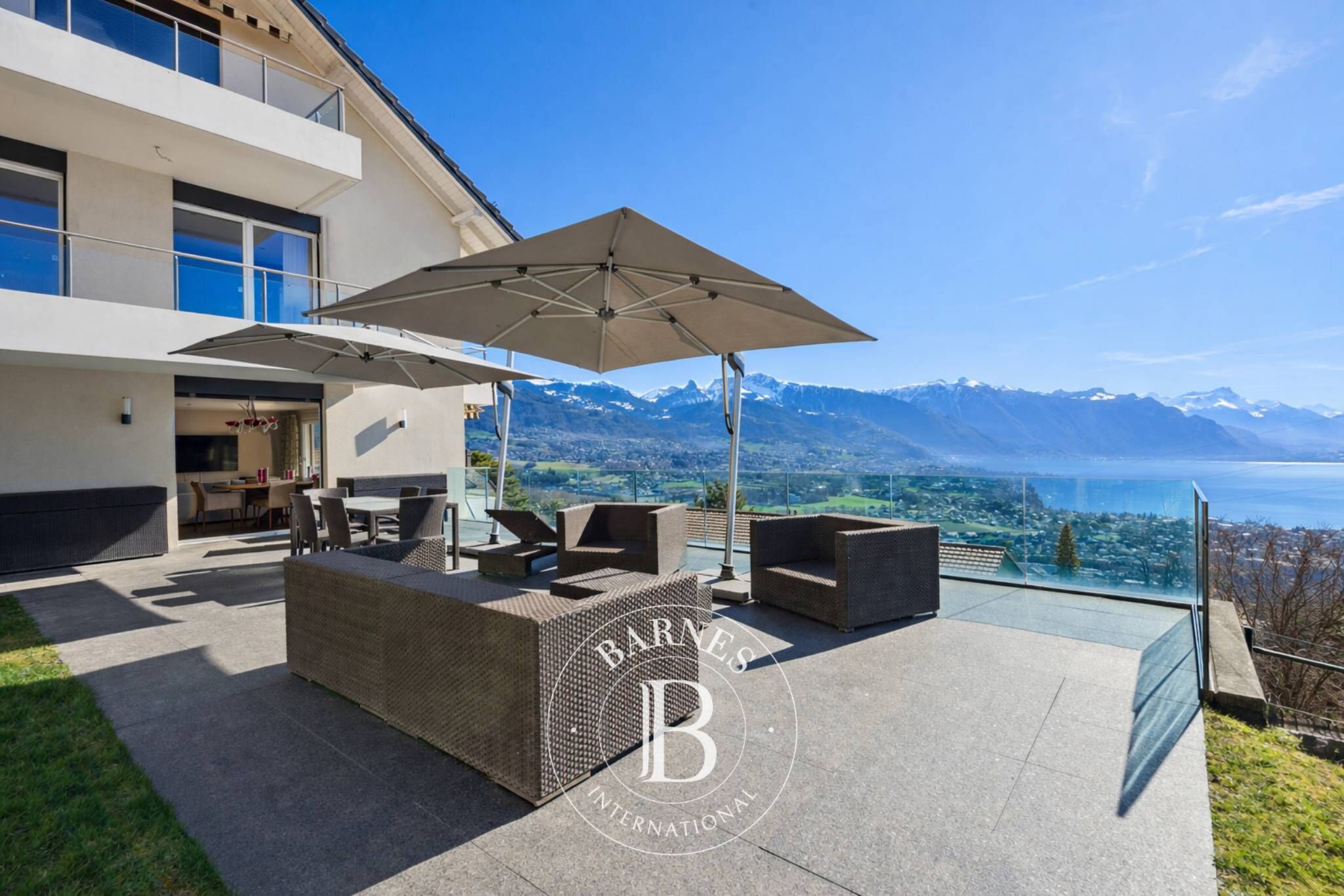 Duplex aux allures de villa avec vue imprenable sur le lac - picture 2