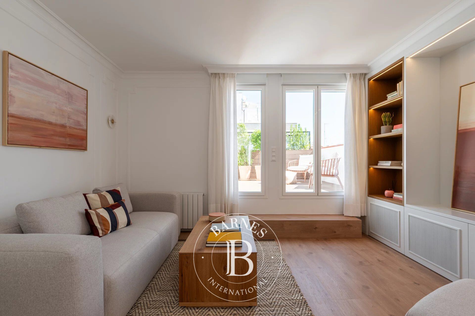 Ático luminoso con balcones en edificio clásico en Trafalgar - picture 3