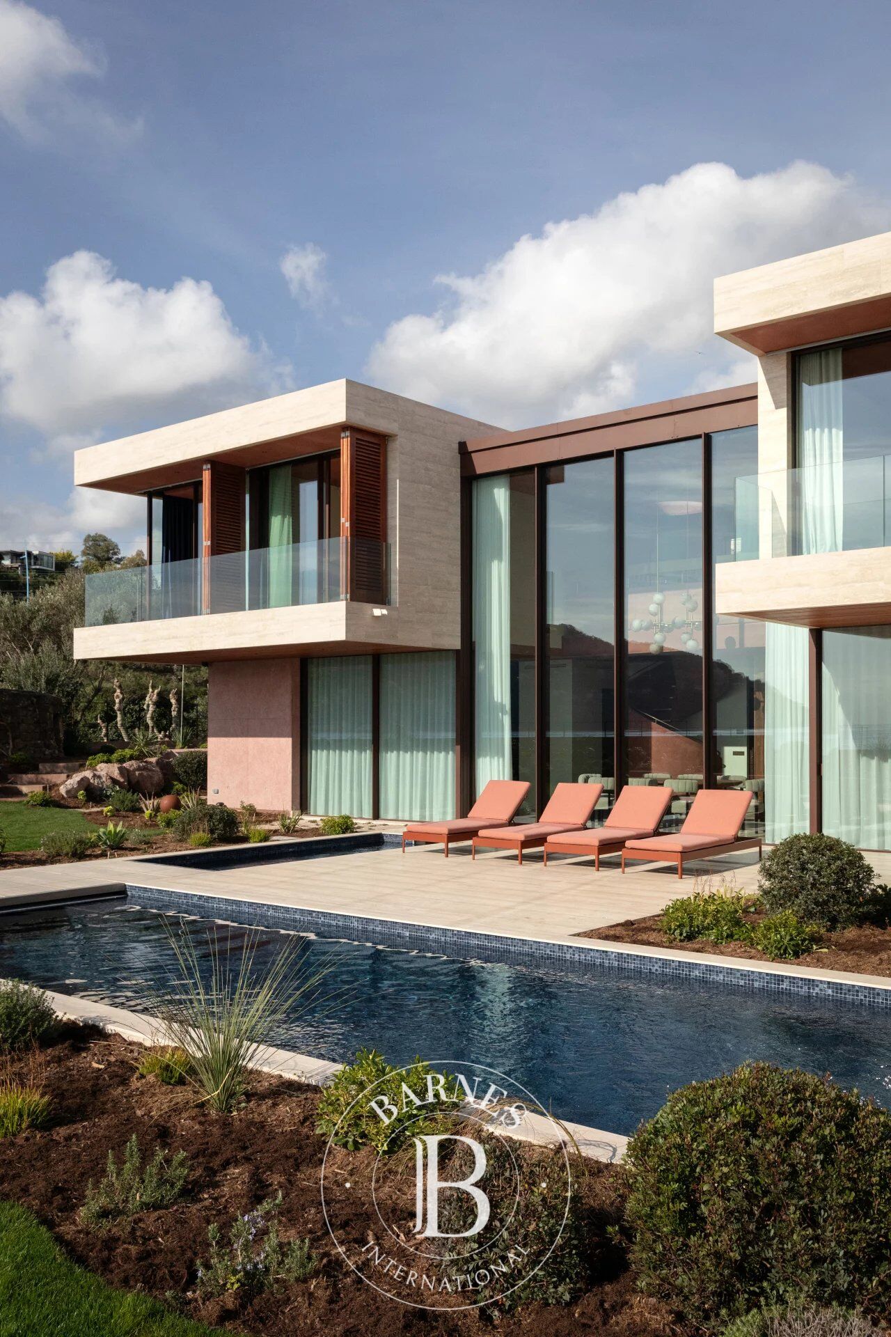 MANDELIEU-LA-NAPOULE - WATERFRONT CONTEMPORARY VILLA - PANORAMIC SEA VIEW - picture 3