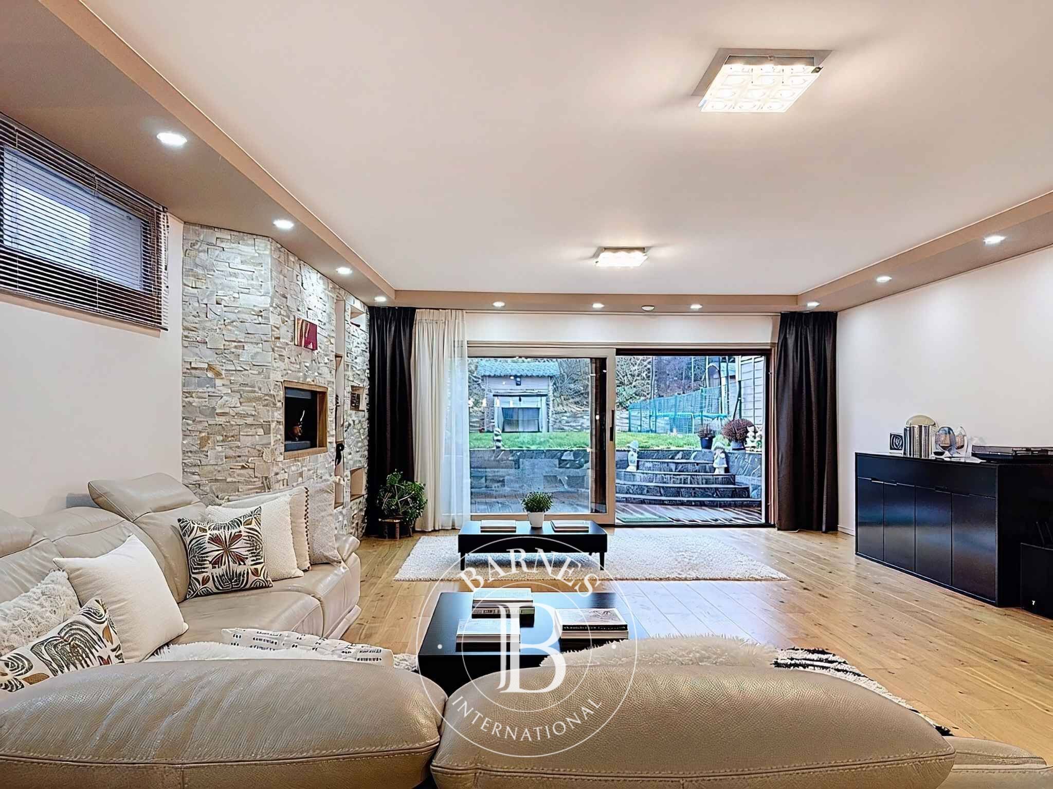 Villa mitoyenne d’exception aux volumes généreux - picture 2