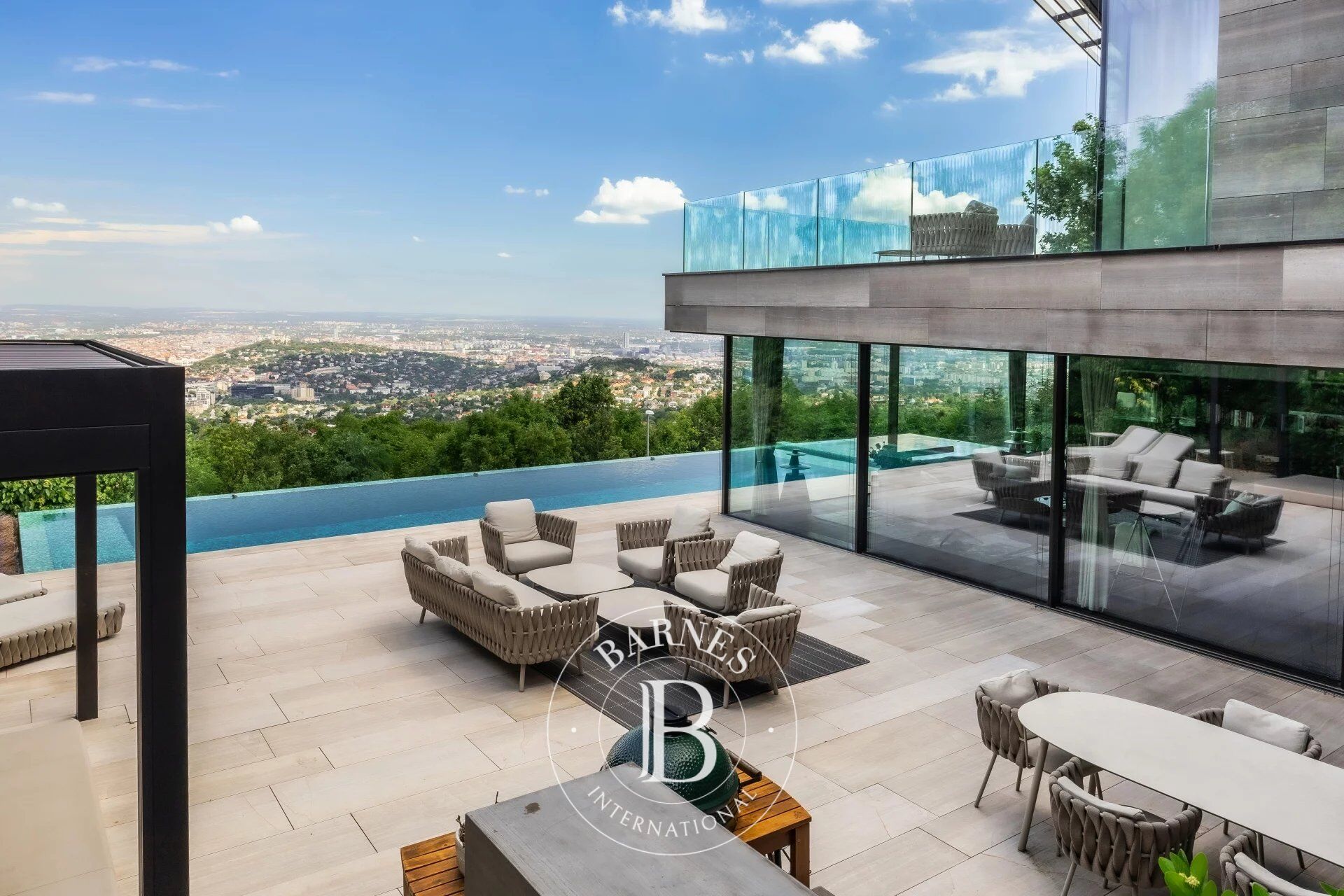 Villa Budapest - picture 1