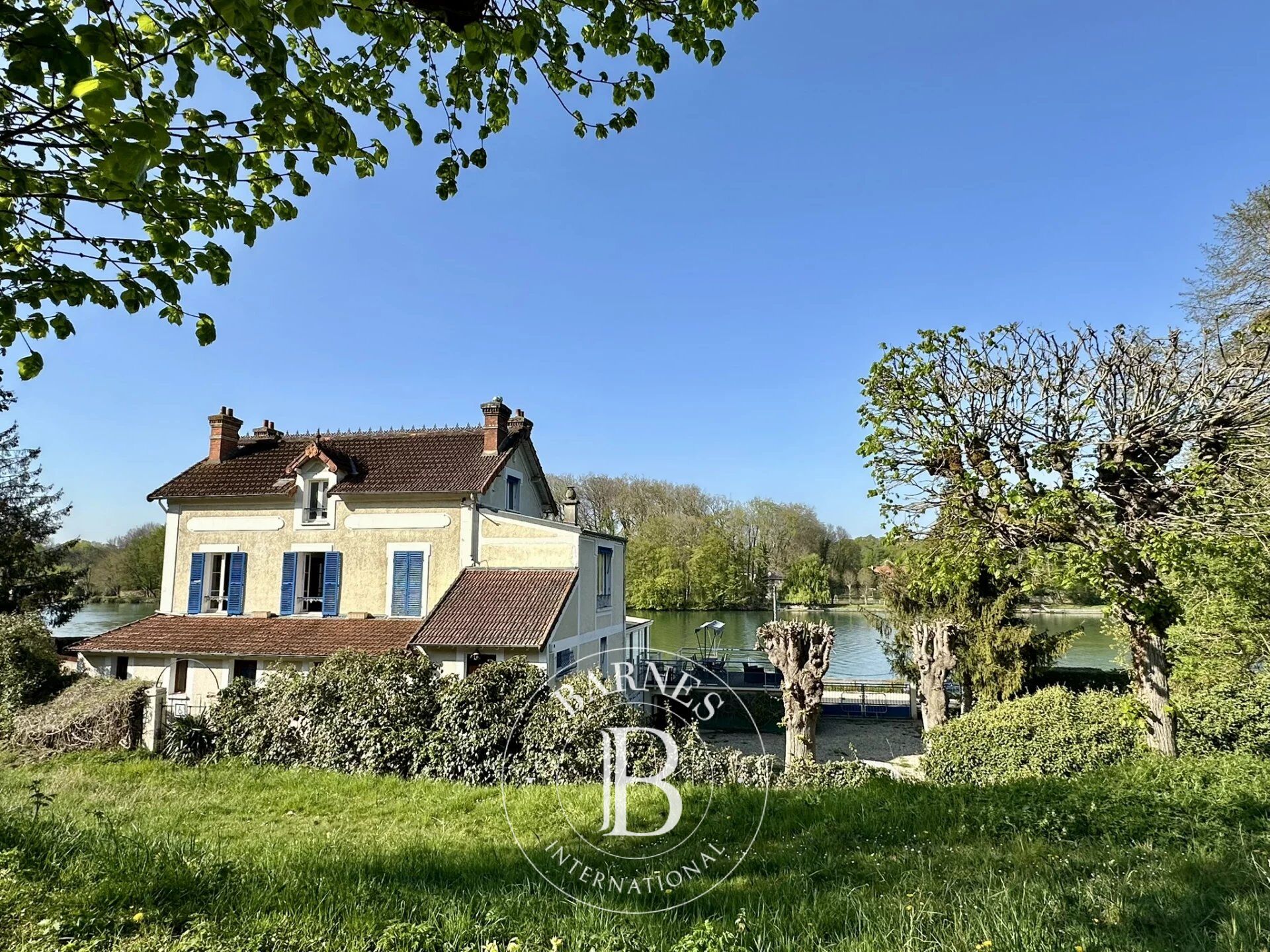 Le Coudray-Montceaux (91) - House and outbuilding on the banks of the Seine -  2,300 m² plot of land - picture 1