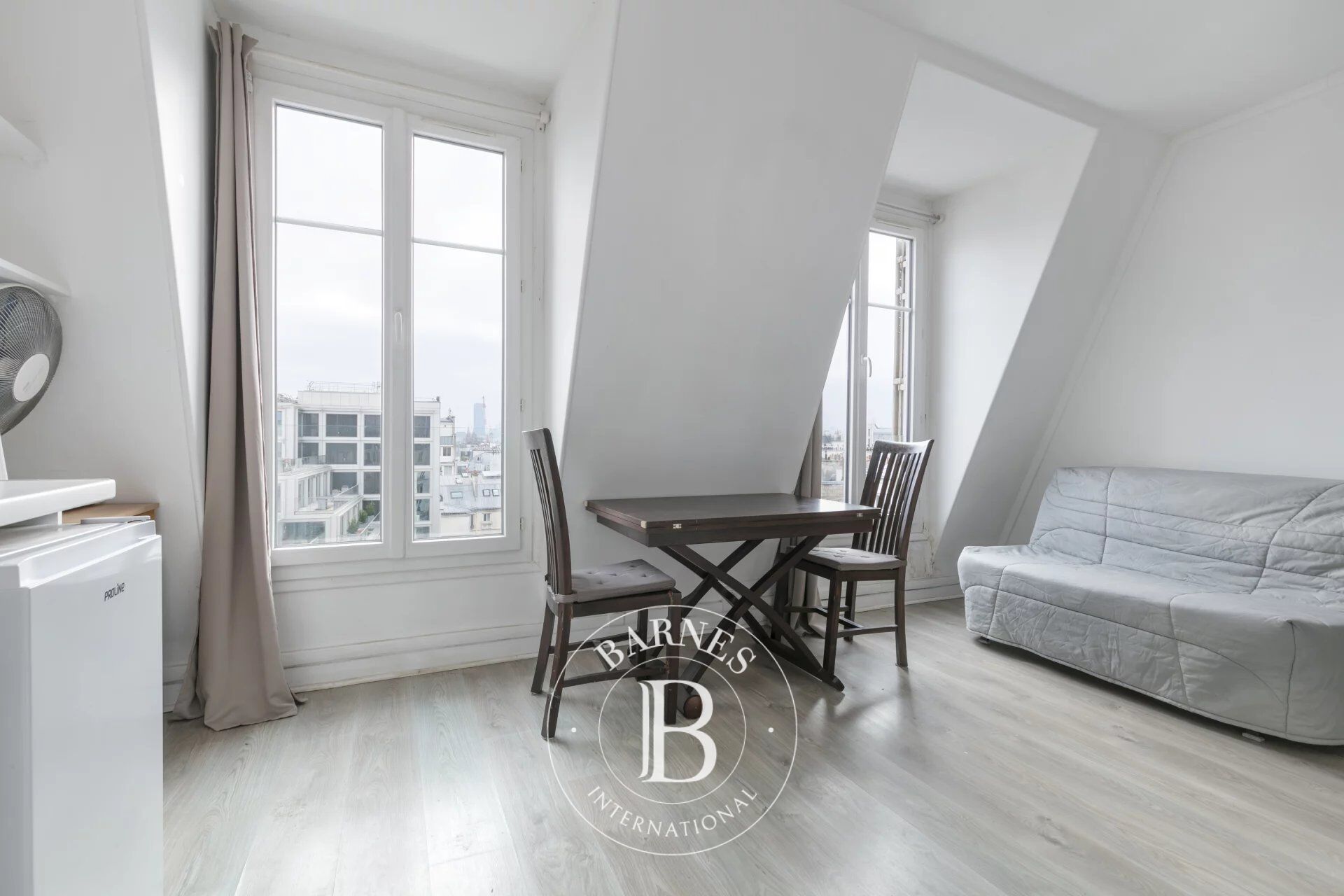 PARIS 8 - MADELEINE - Studio lumineux avec vue dégagée - picture 3