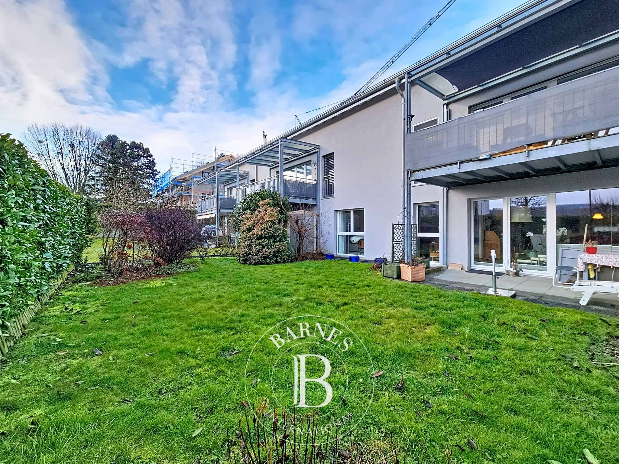 Élégant appartement aux volumes généreux avec jardin privatif - picture 2