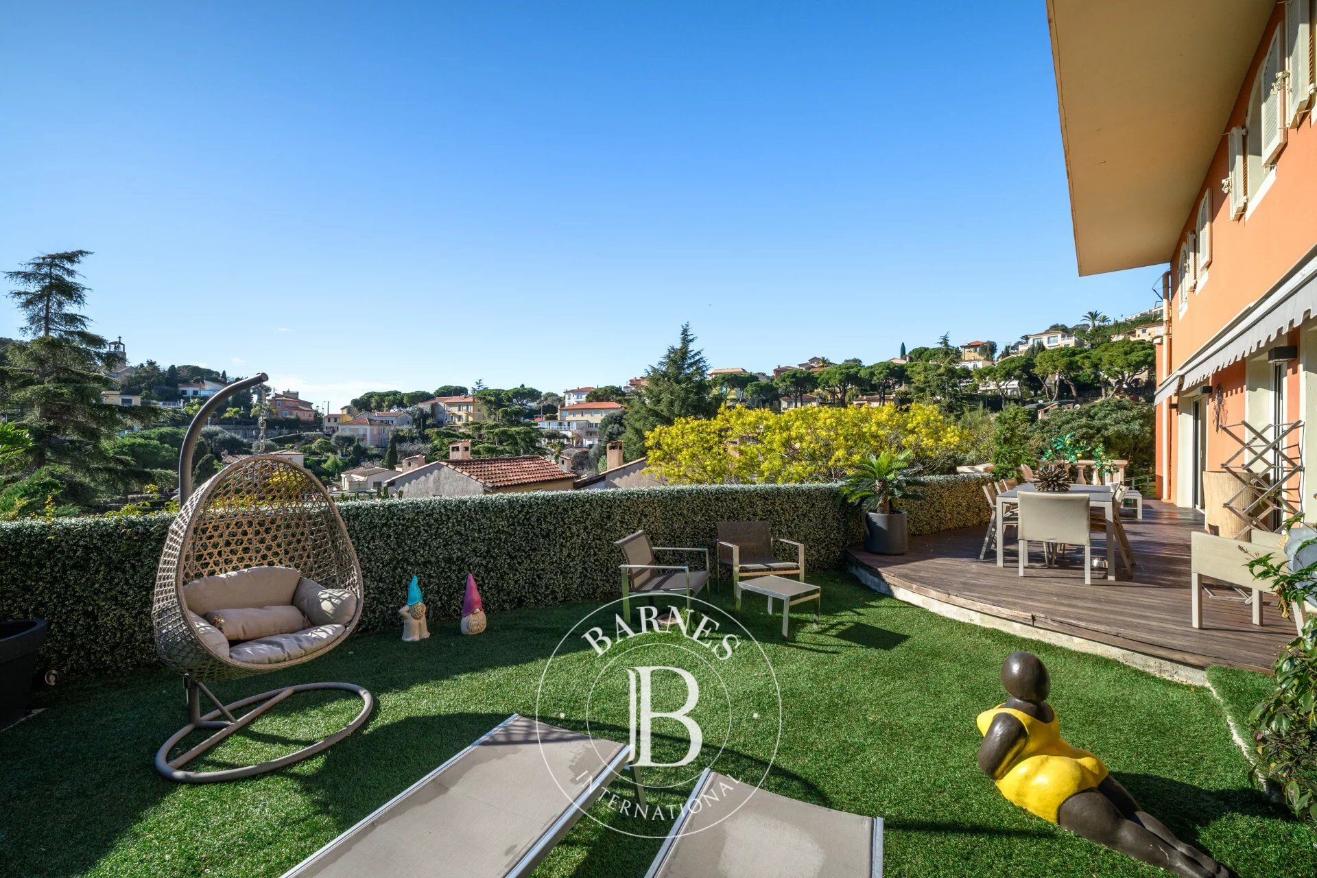 VILLEFRANCHE-SUR-MER — ÉLÉGANT DUPLEX AVEC VUE PANORAMIQUE DÉGAGÉE - picture 3