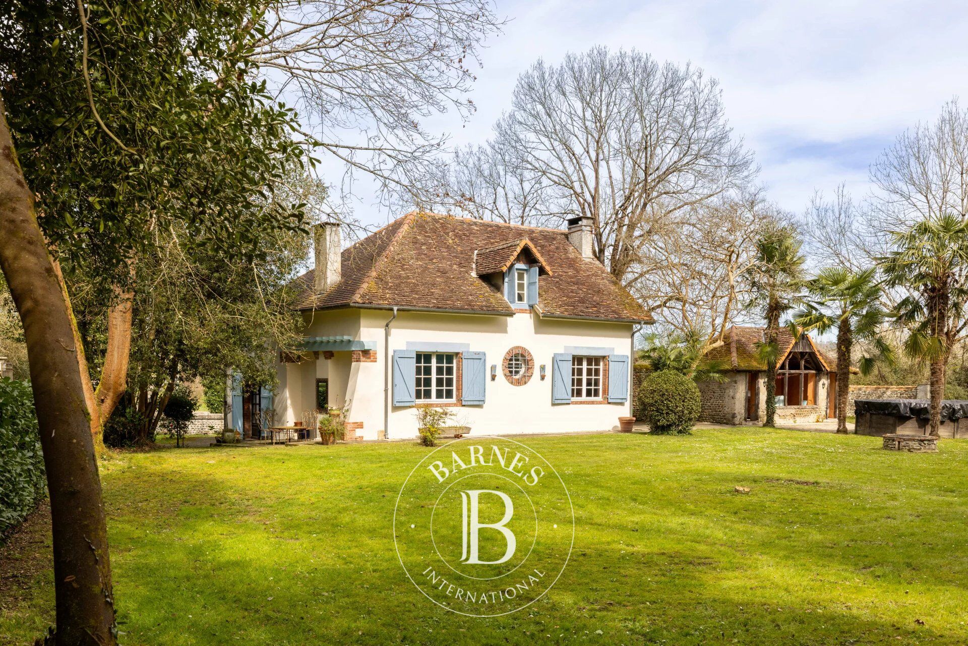 PRÈS D'ORTHEZ, JOLIE MAISON DE CAMPAGNE SUR 5000 M² DE JARDIN - picture 2