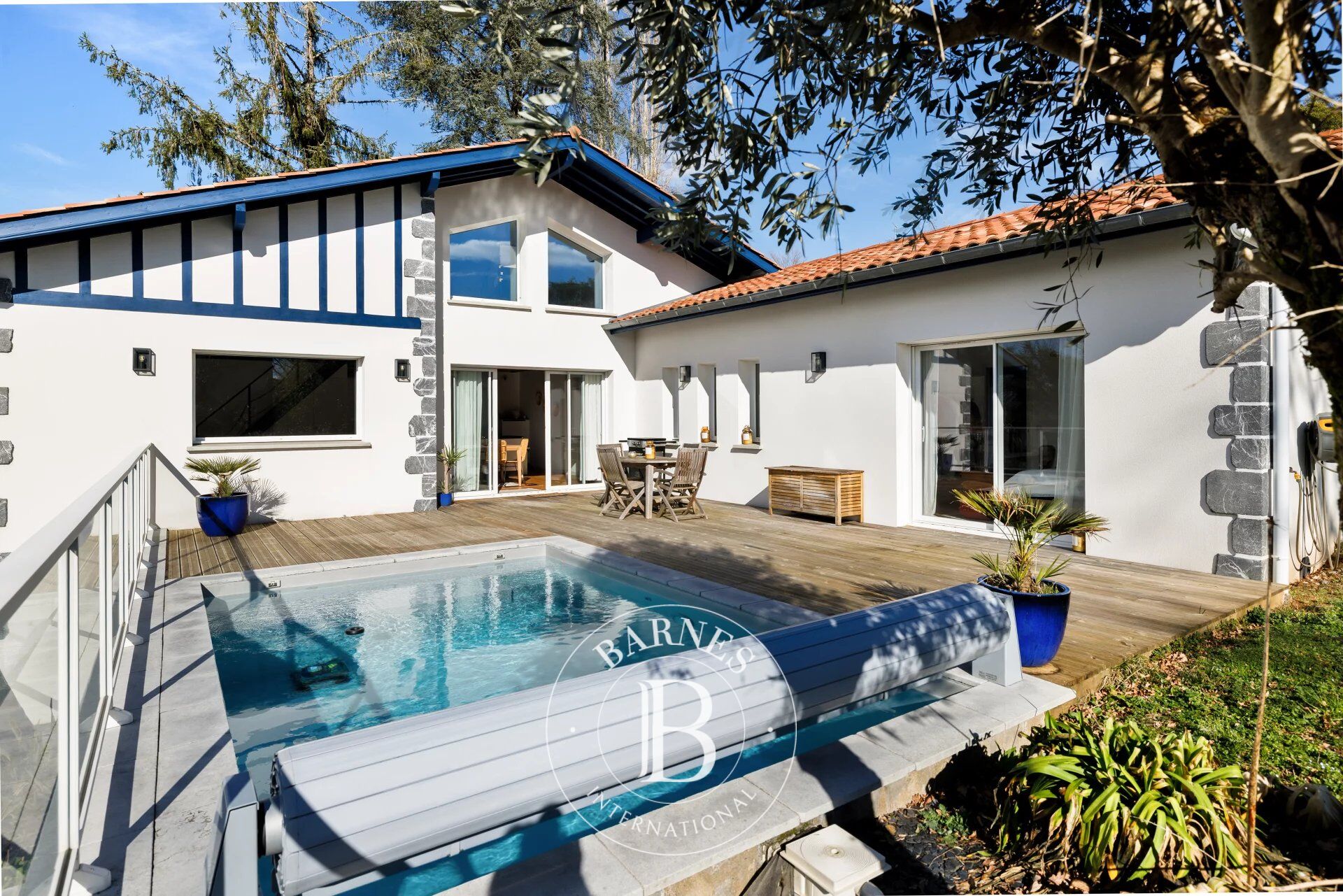 VILLEFRANQUE – CASA CON PISCINA - picture 1