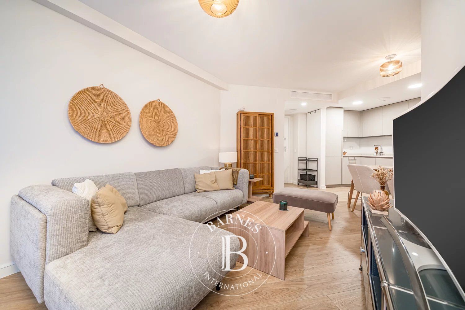 New furnished apartment with terrace and garage in Arturo Soria - picture 3