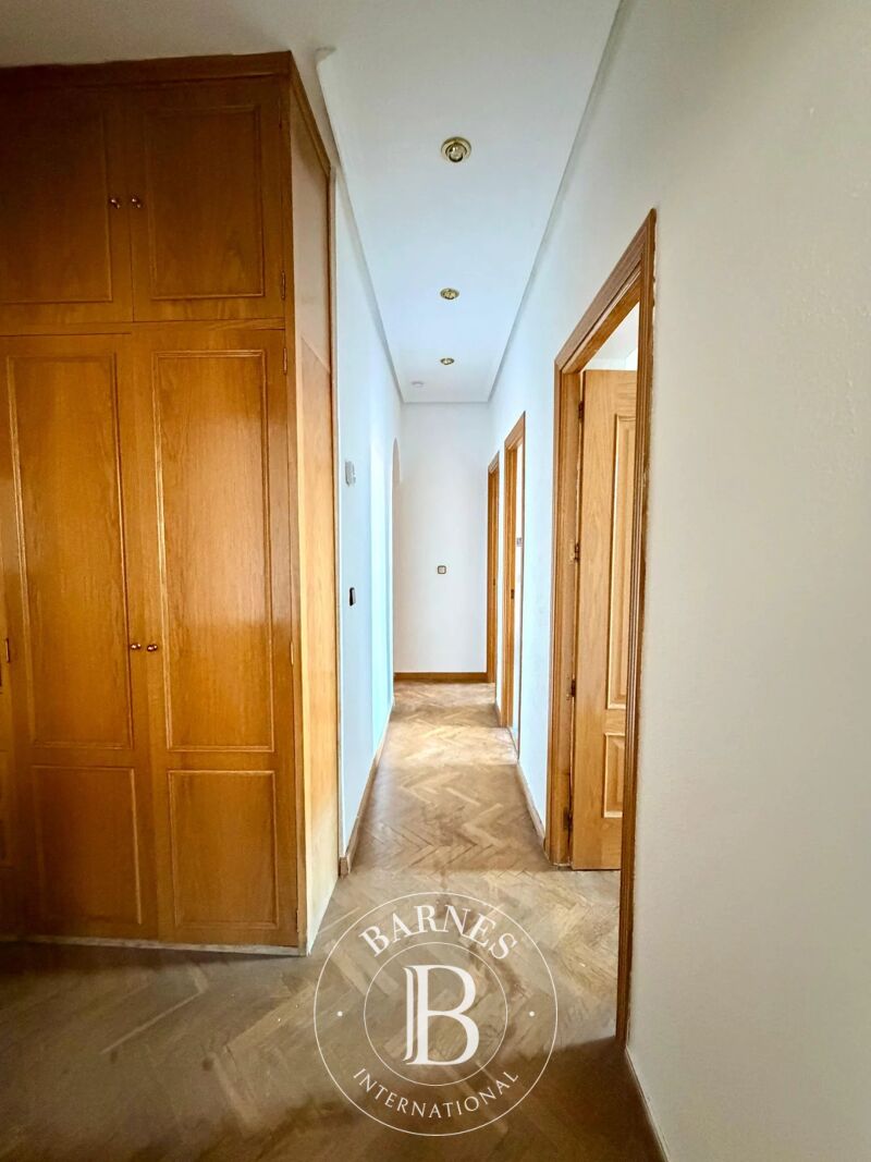 Venta, Piso Madrid - picture 1