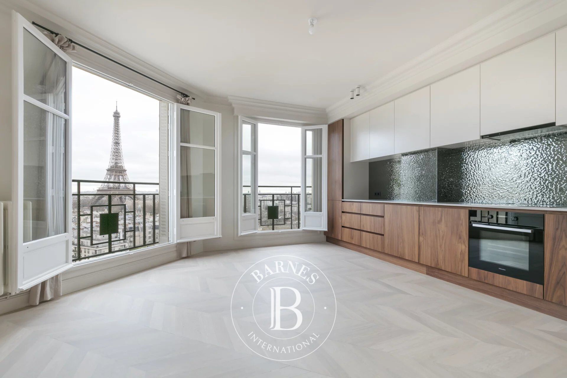 Paris 16 - Passy - Vue exceptionnelle - Dernier étage - picture 1