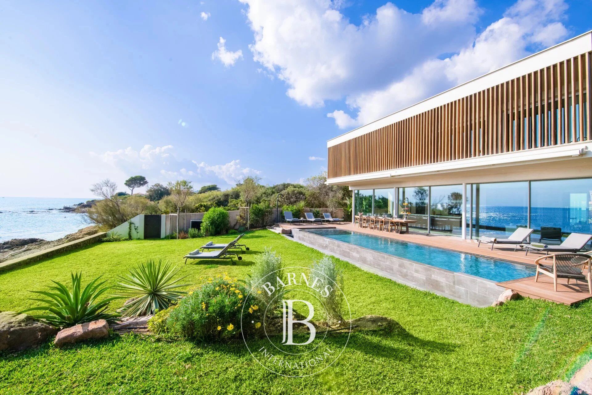 SEASONAL RENTAL - ST AYGULF - WATERFRONT - 5 BEDROOMS - picture 1