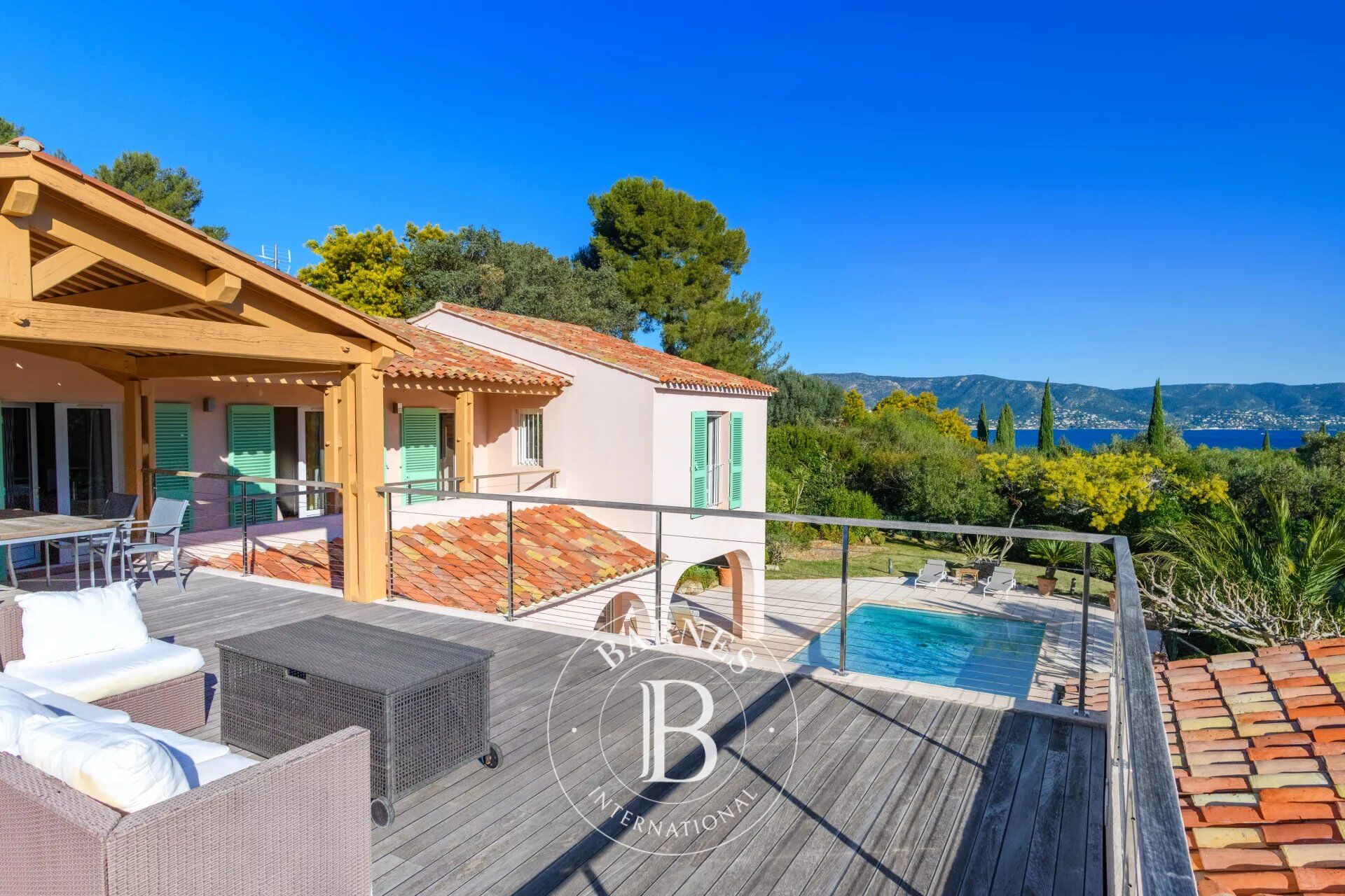 Exclusivité - Cap Bénat - Maison de 275 m² - Piscine - Garage - picture 3