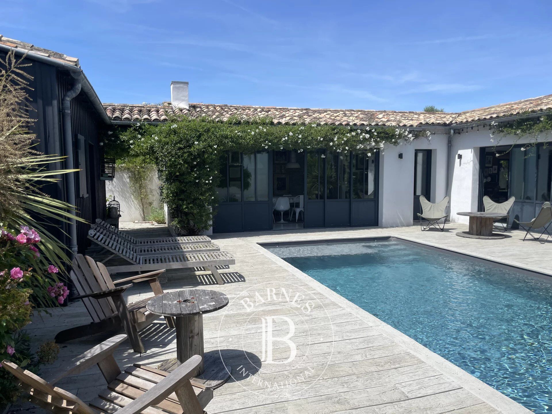 ÎLE DE RÉ - Maison à vendre - SAINT-CLÉMENT-DES-BALEINES - Piscine. - picture 1
