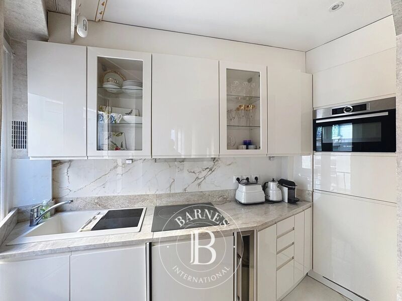 À louer, Appartement Paris 8ème - picture 2