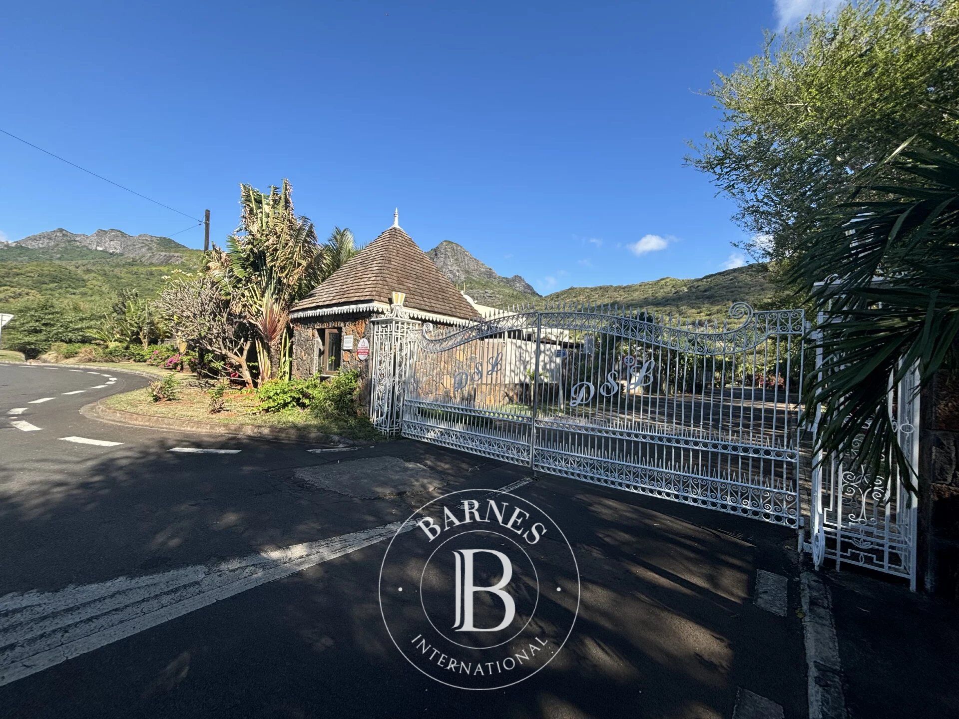 PAILLES - Terrains résidentiels - 1905 m² - picture 3