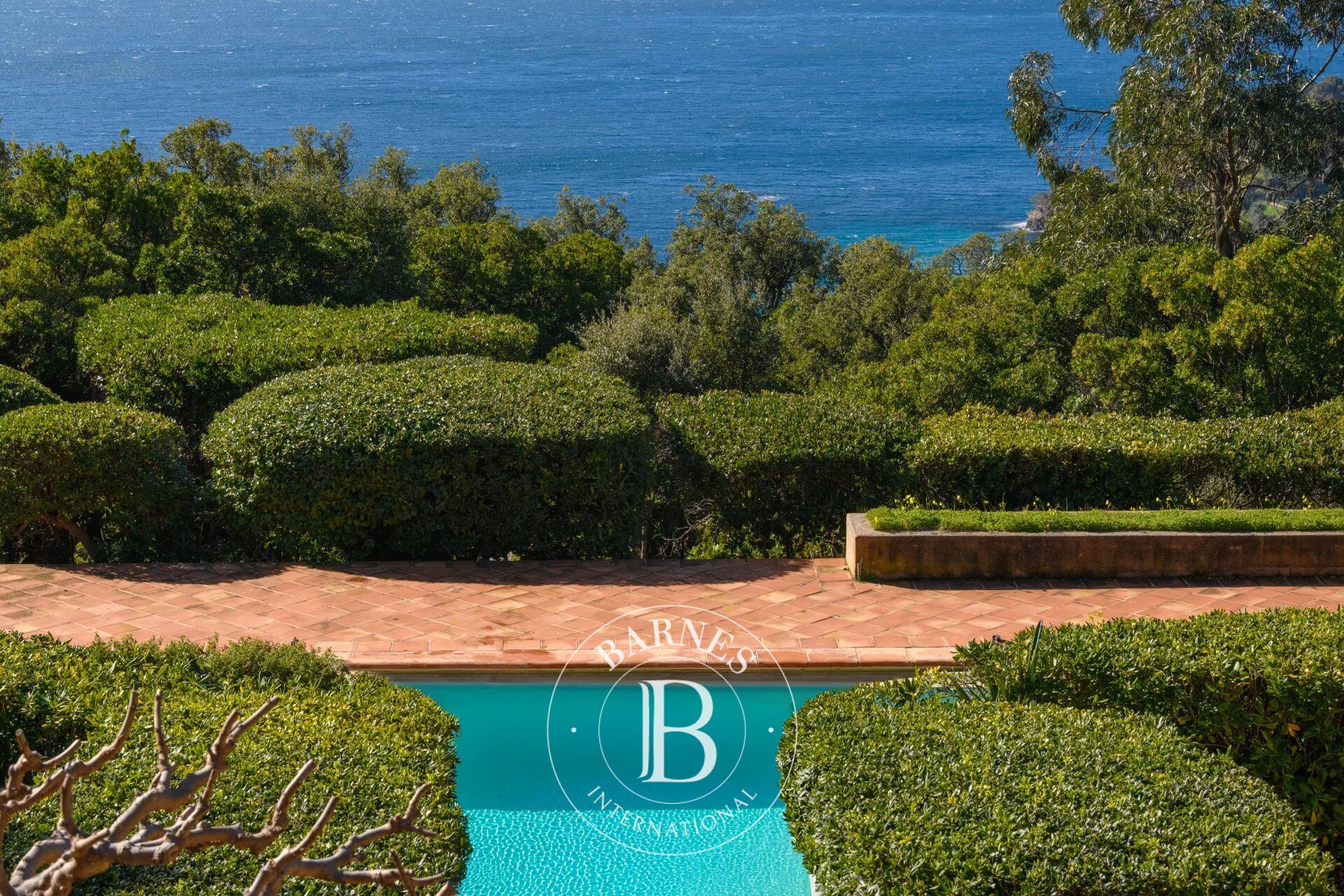 Vente confidentielle - Rayol-Canadel - Vue mer panoramique - 6 chambres - Piscine - picture 2