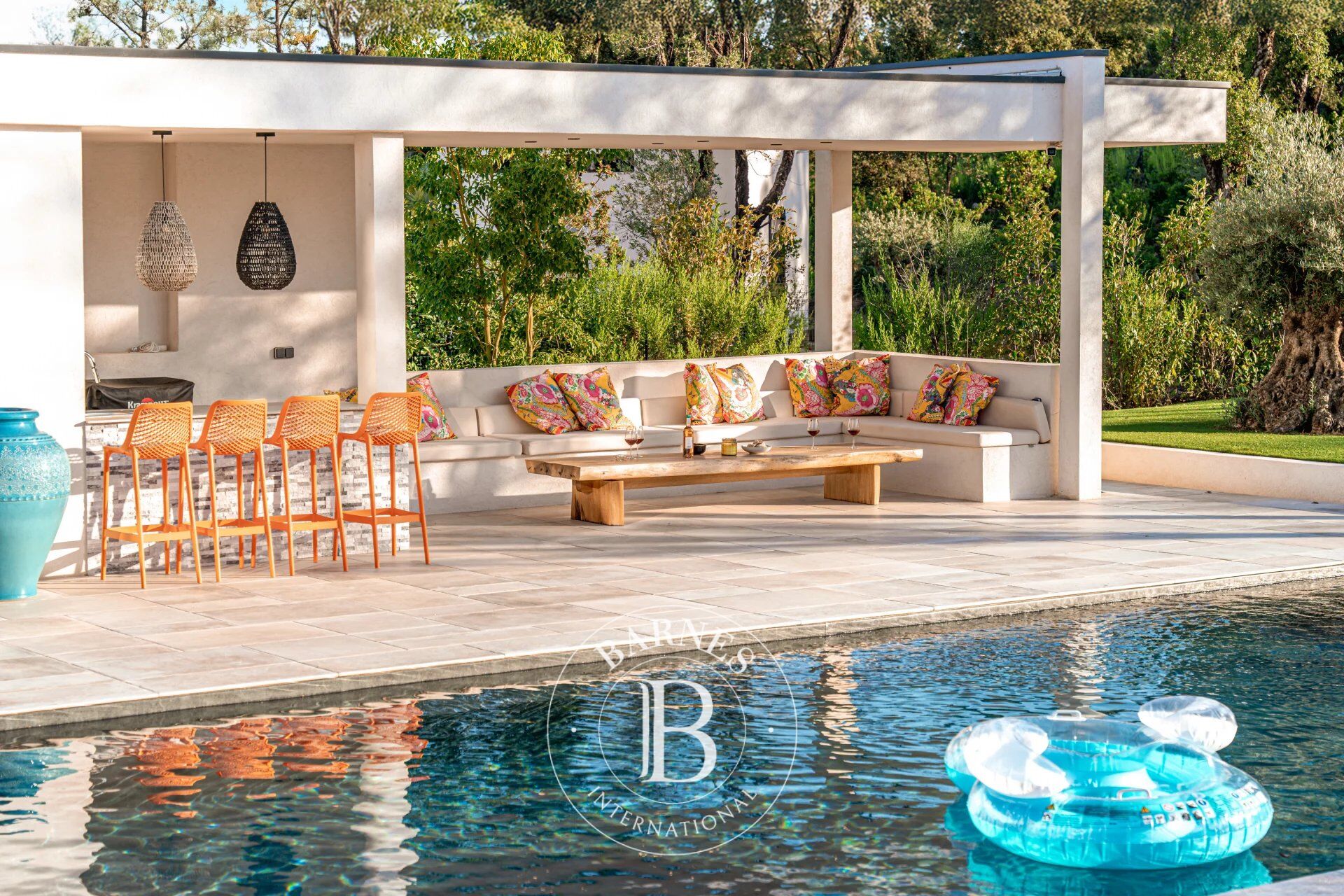 Private estate, 5-bedroom villa, swimming pool, close to the beach - picture 3