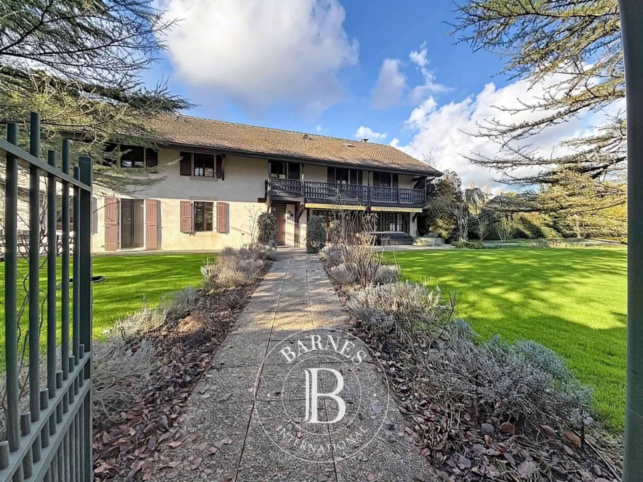 CO-EXCLUSIVITE ! Magnifique propriété de caractère proche de Nyon - picture 1