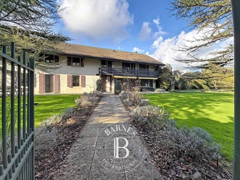 CO-EXCLUSIVITE ! Magnifique propriété de caractère proche de Nyon