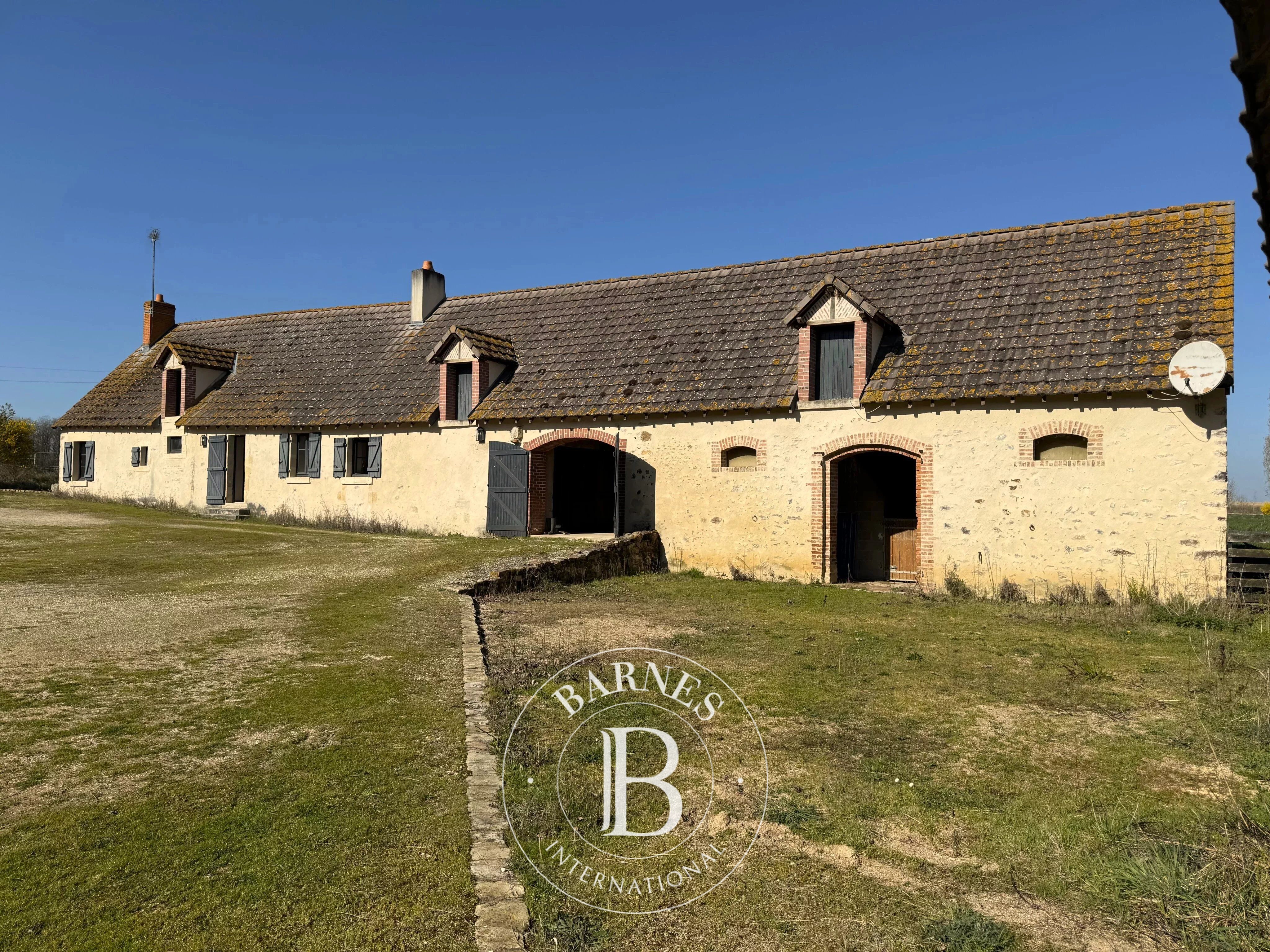 BERRY, GRAÇAY - Equestrian property on 15 hectares - picture 2