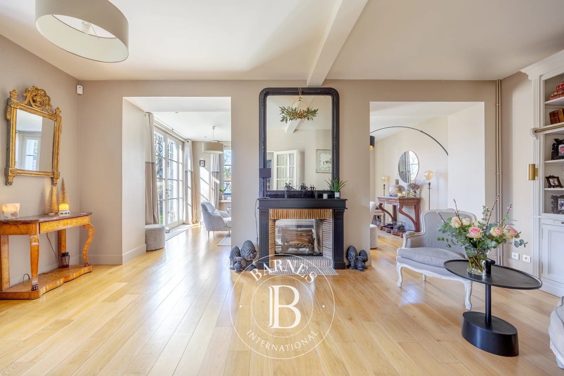 Chatou (Hôtel de Ville), maison bourgeoise de 225 m², 6 chambres proche de toutes les commodités. - picture 3