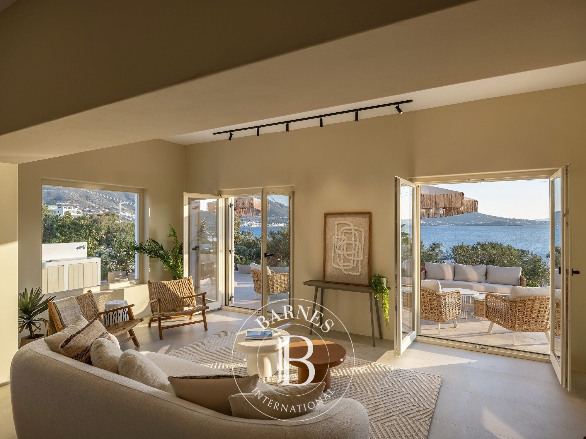 Casa Paros - picture 1