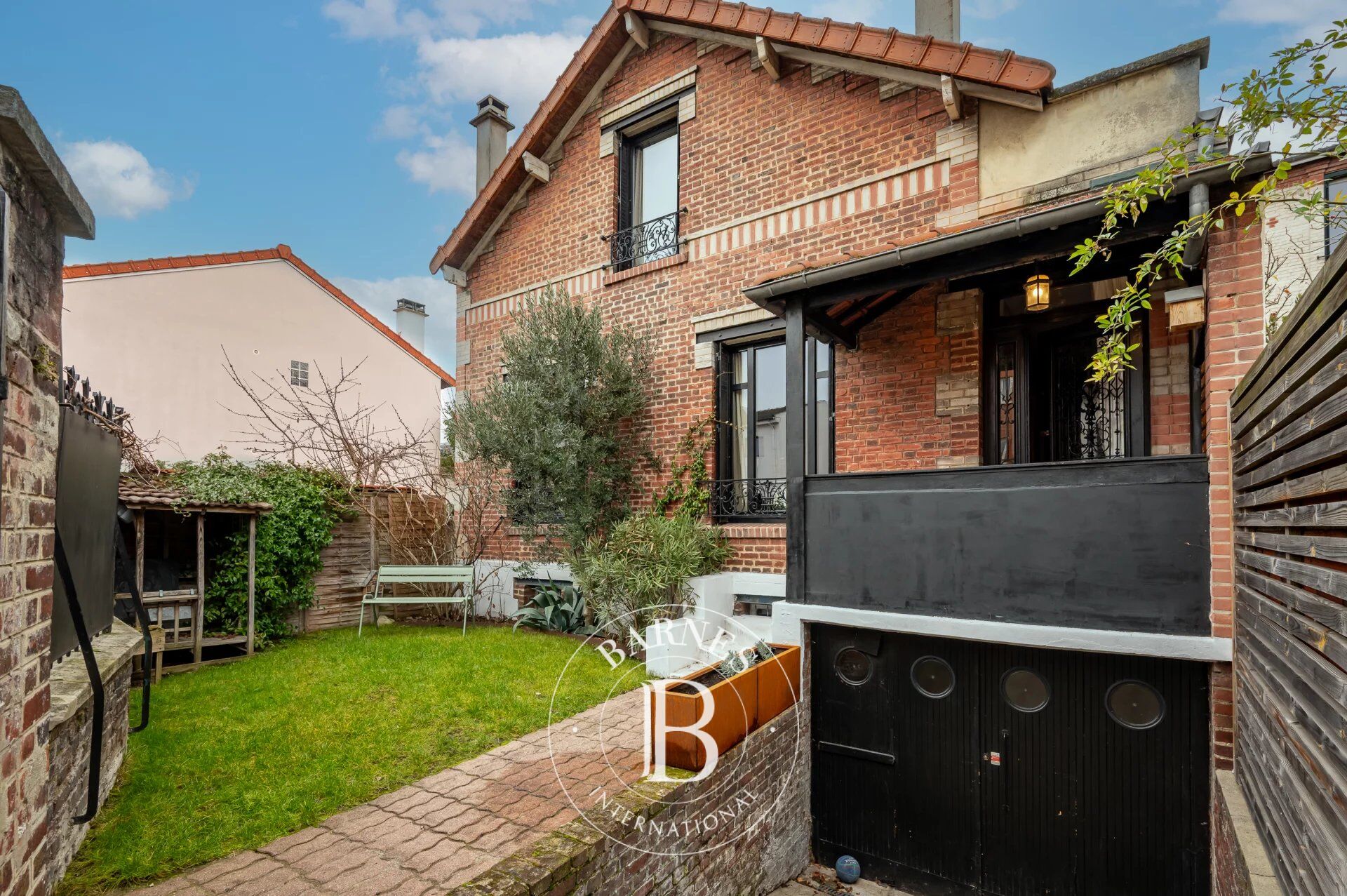 PETITE GARENNE STUNNING HOUSE WITH ANNEXE - picture 1