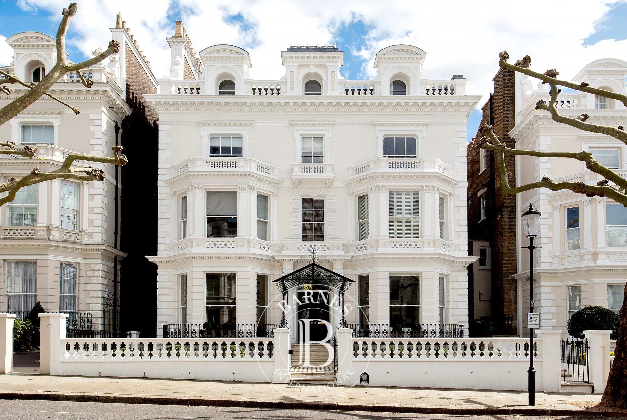 Holland Park Road, Holland Park - picture 1