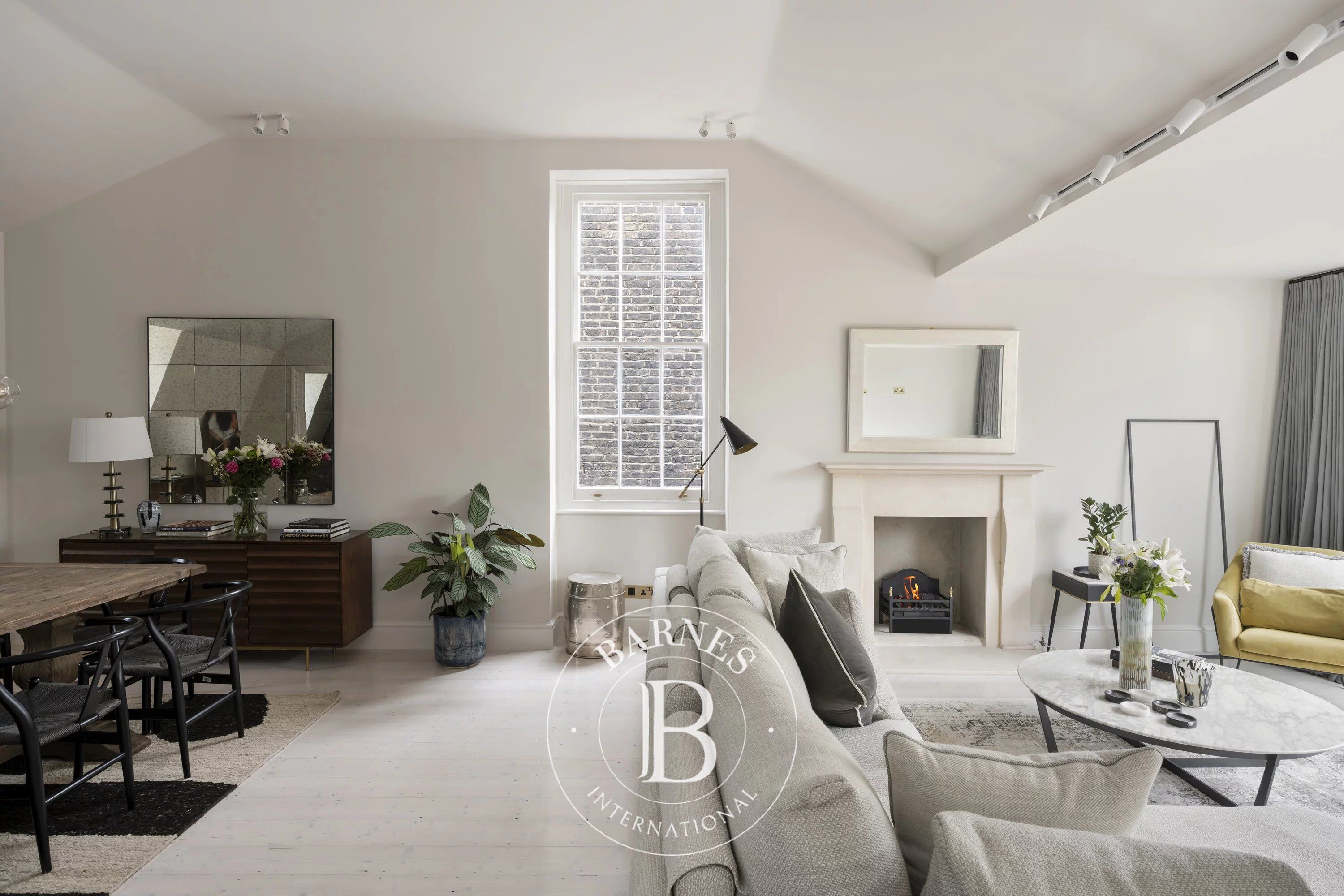 Holland Park Road, Holland Park - picture 2