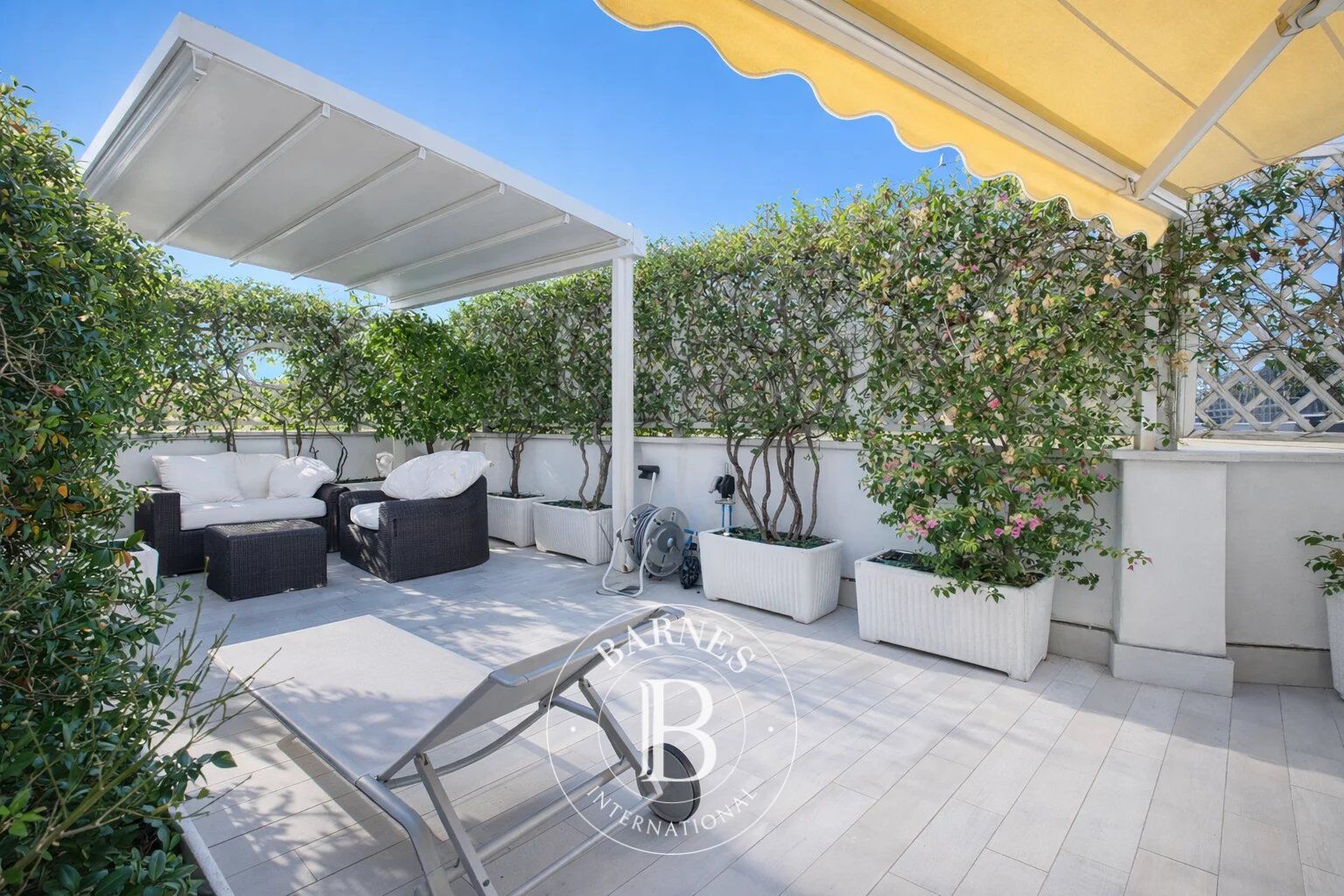 Elegant penthouse with terrace and balcony - picture 1