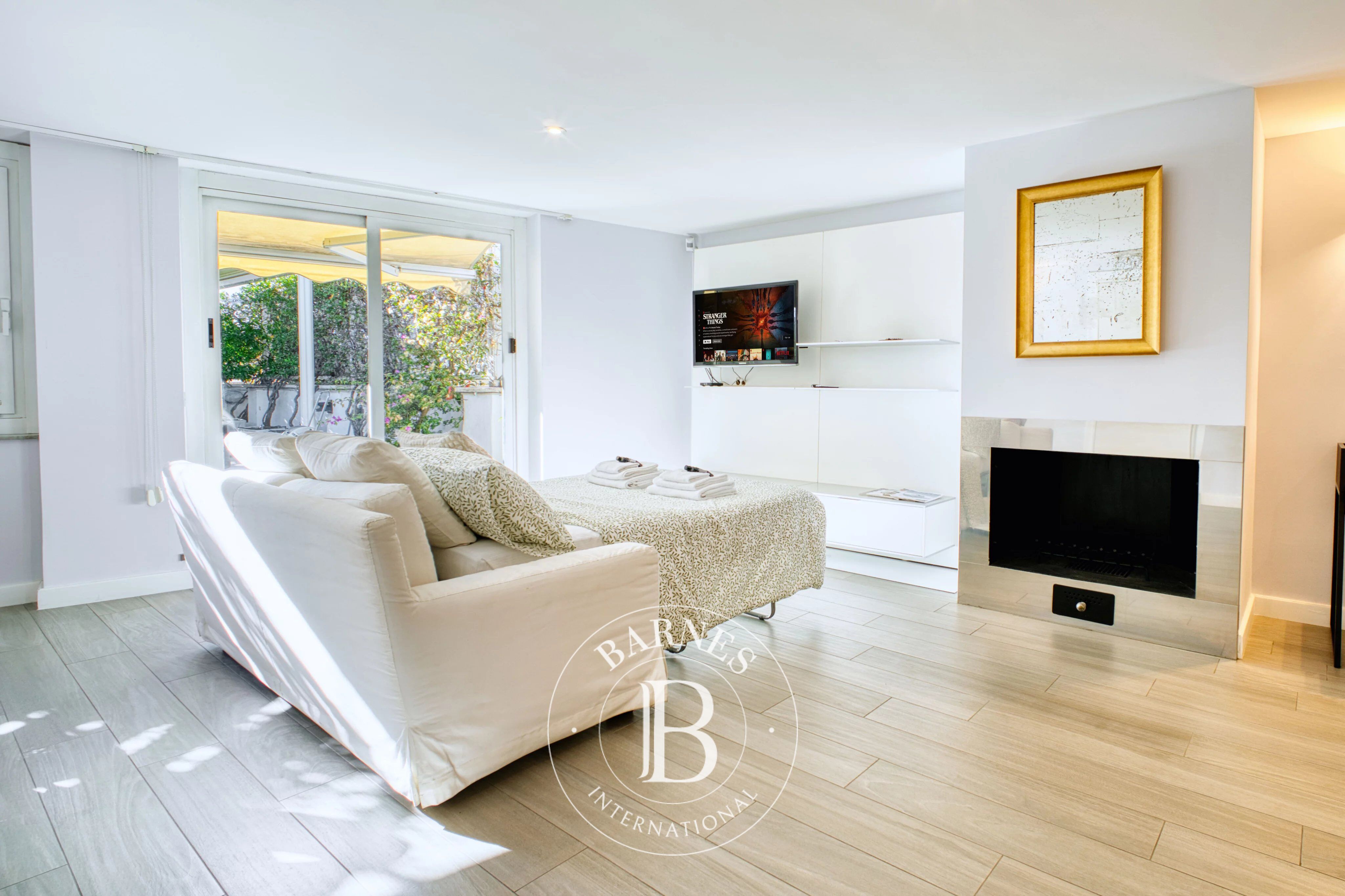 Elegant penthouse with terrace and balcony - picture 2